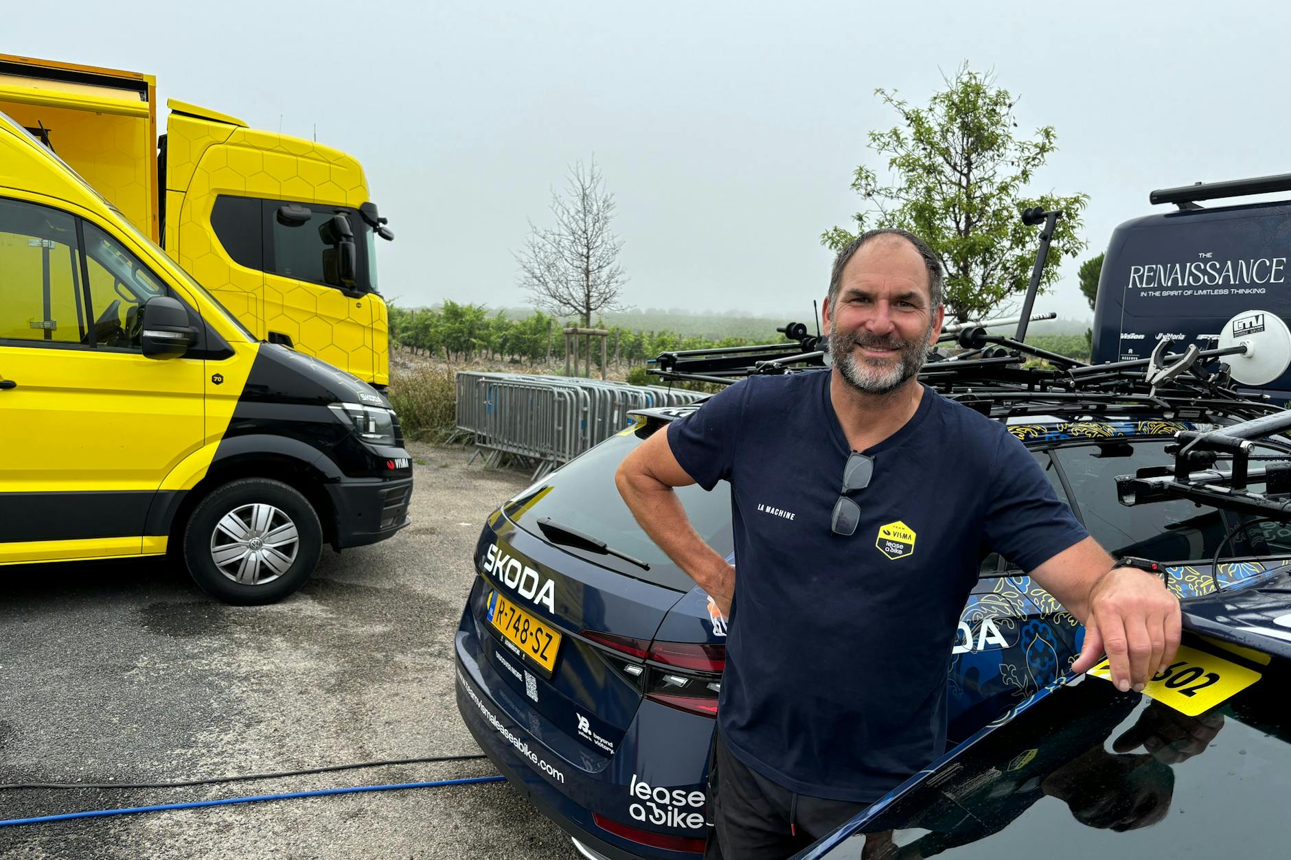 Achim Schmiedel, Physiotherapeut im niederländischen Visma-Team, ist zum 20. Mal bei der Tour de France mit von der Partie.