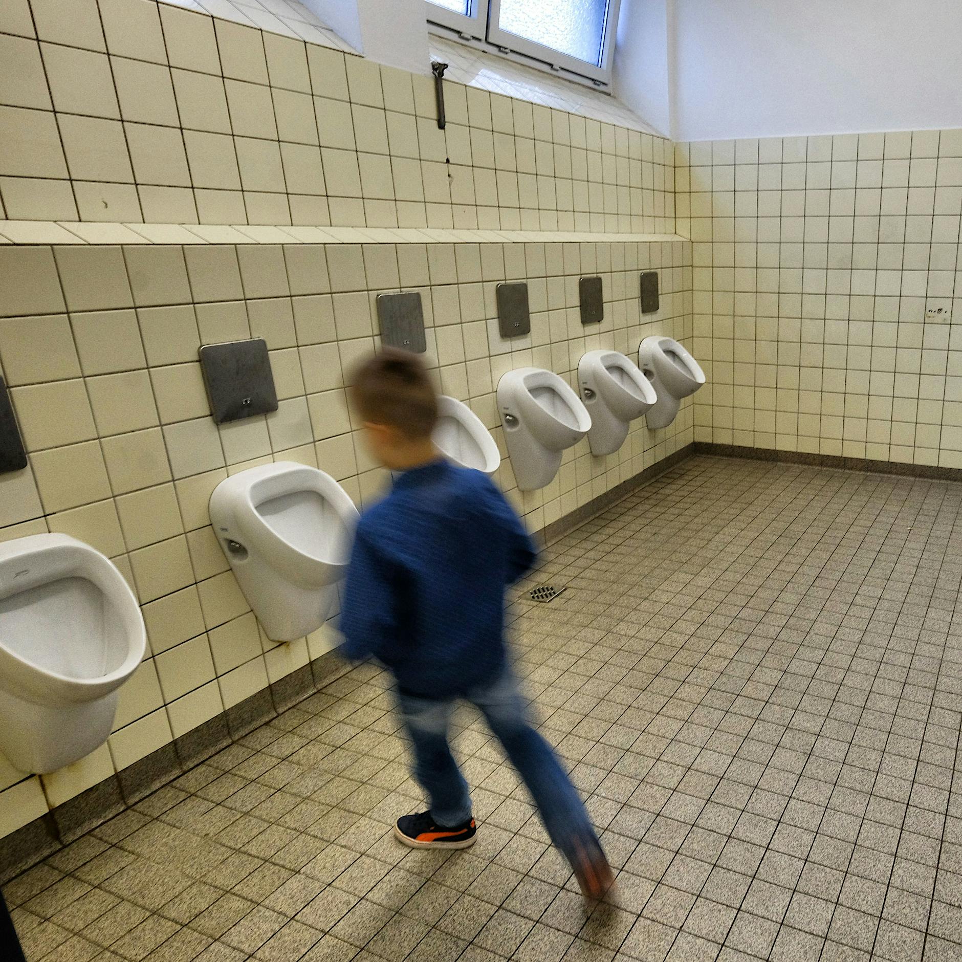 Im Berliner Bildungssystem stinken nicht nur die Schulklos – aber nun sind erst mal Ferien