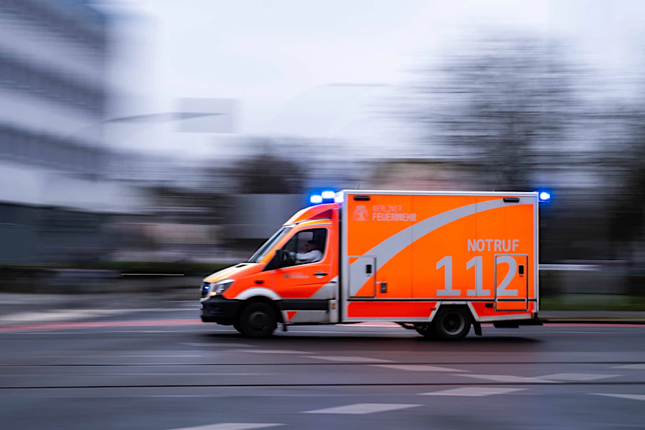 In Friedrichshain ist ein Radfahrer bei einem Unfall verletzt worden.