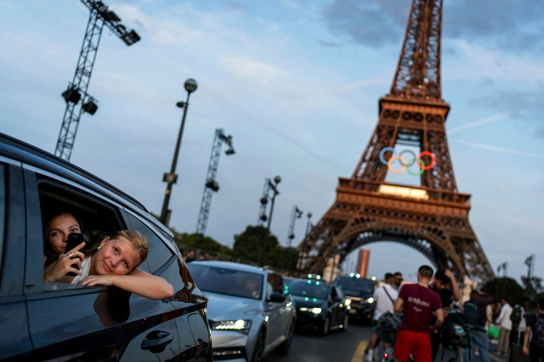 Schon mit den olympischen Ringen dekoriert: der Eiffelturm in Paris.
