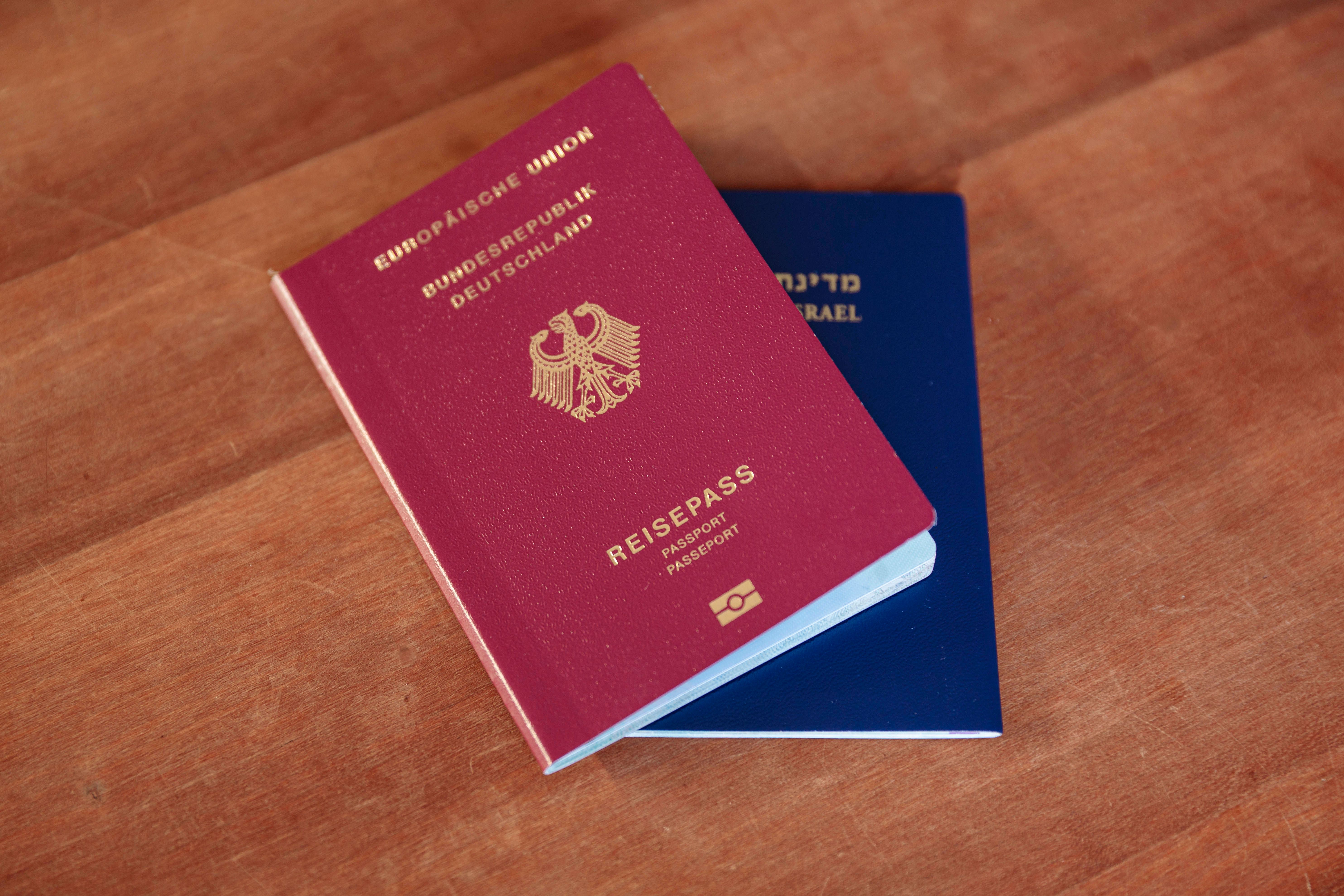 Einbürgerung in Berlin: Hunderte digitale Anträge verloren