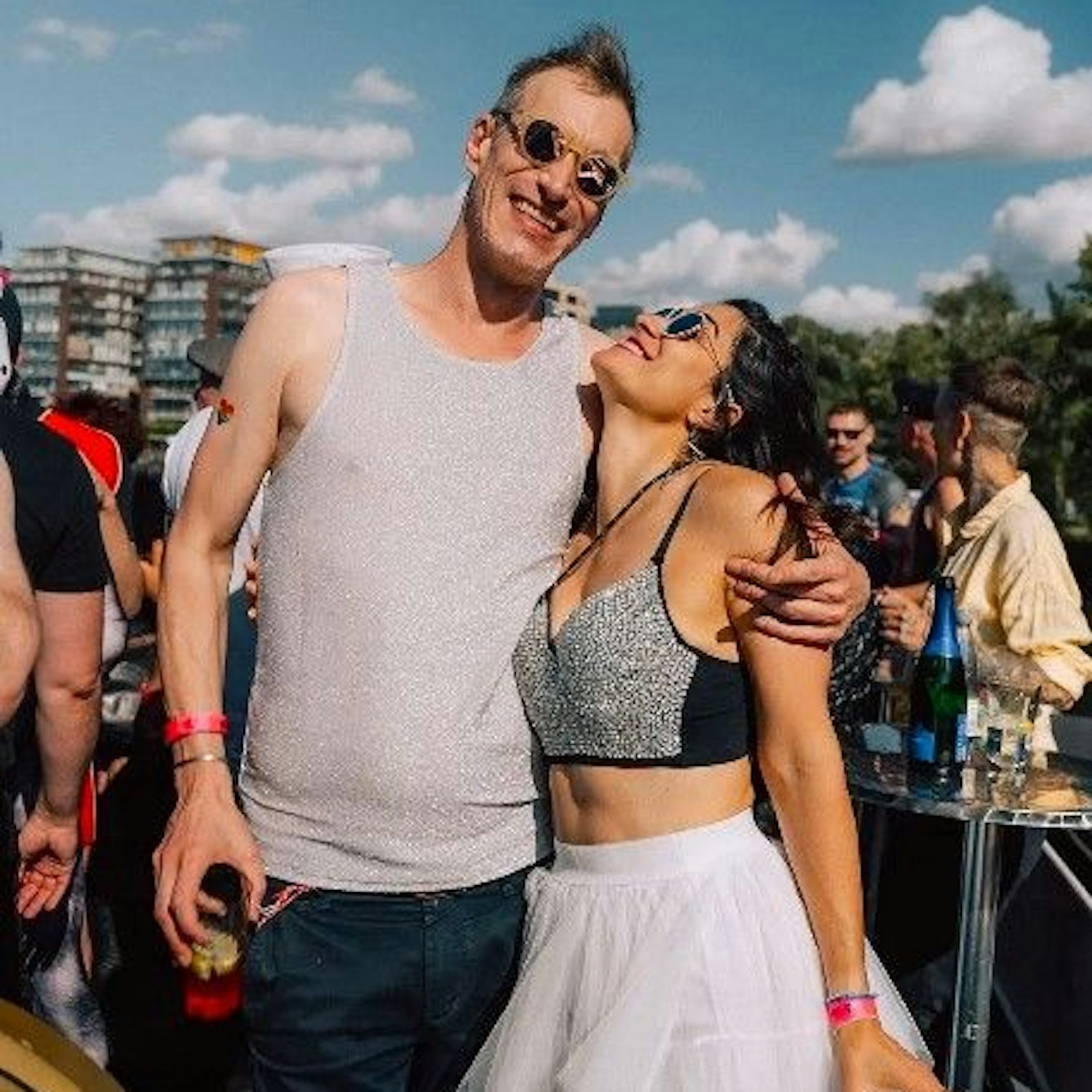 Kommt mit Euren Freunden – gemeinsam genießen wir einen entspannten Abend!