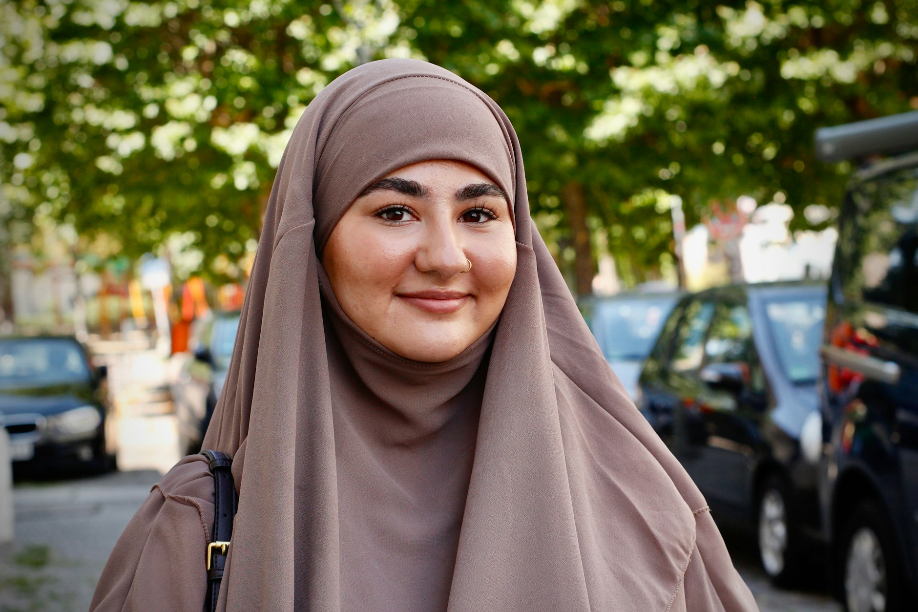 Selin (20) aus Wilmersdorf nervt das ständige Gefilme von Leuten, sie meint, es zerstört die Gegenwart.