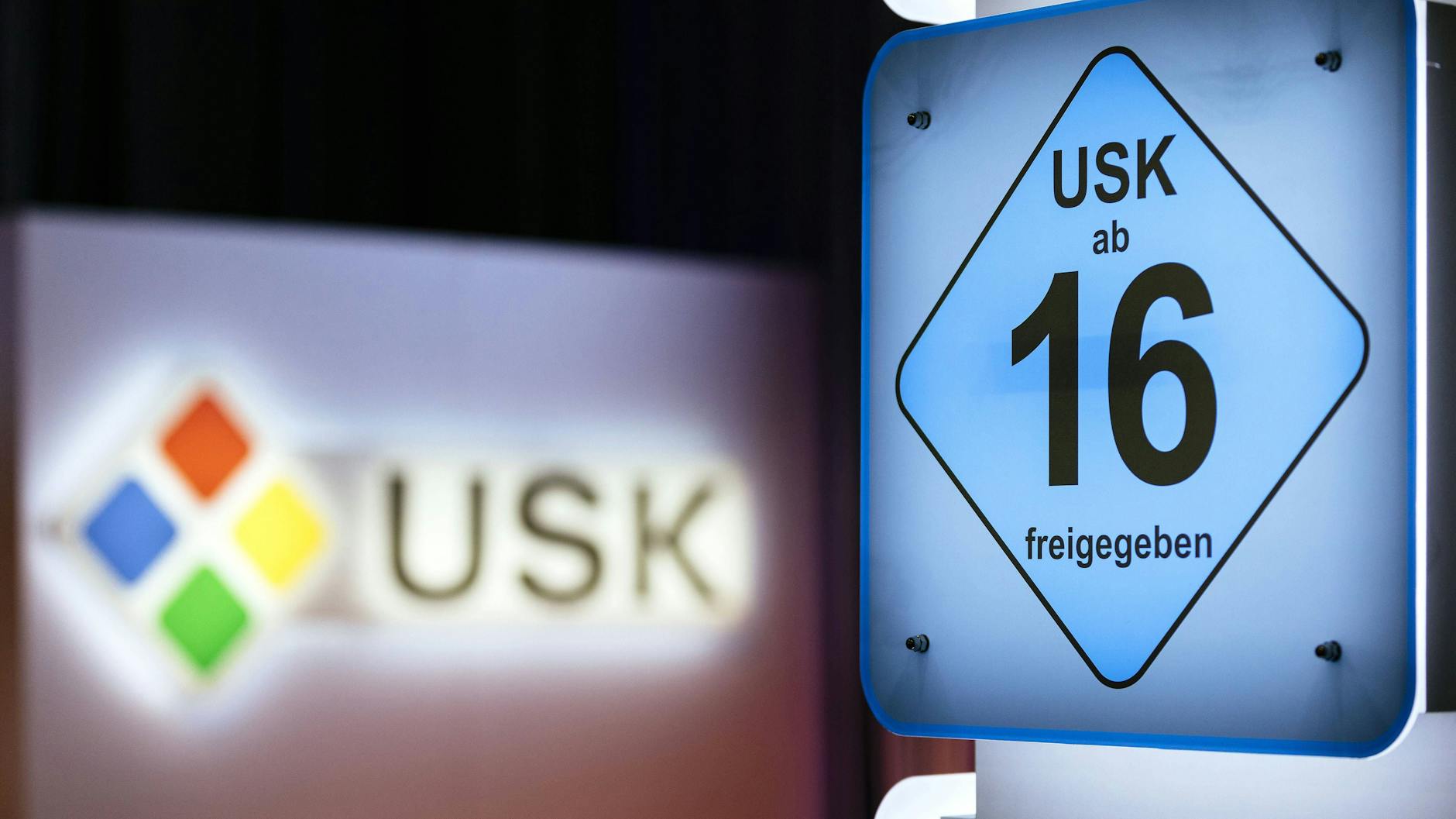 Auch die Spielebranche hat eine Selbstkontrolle. Die USK ist aber nicht mit der FSK verbunden.