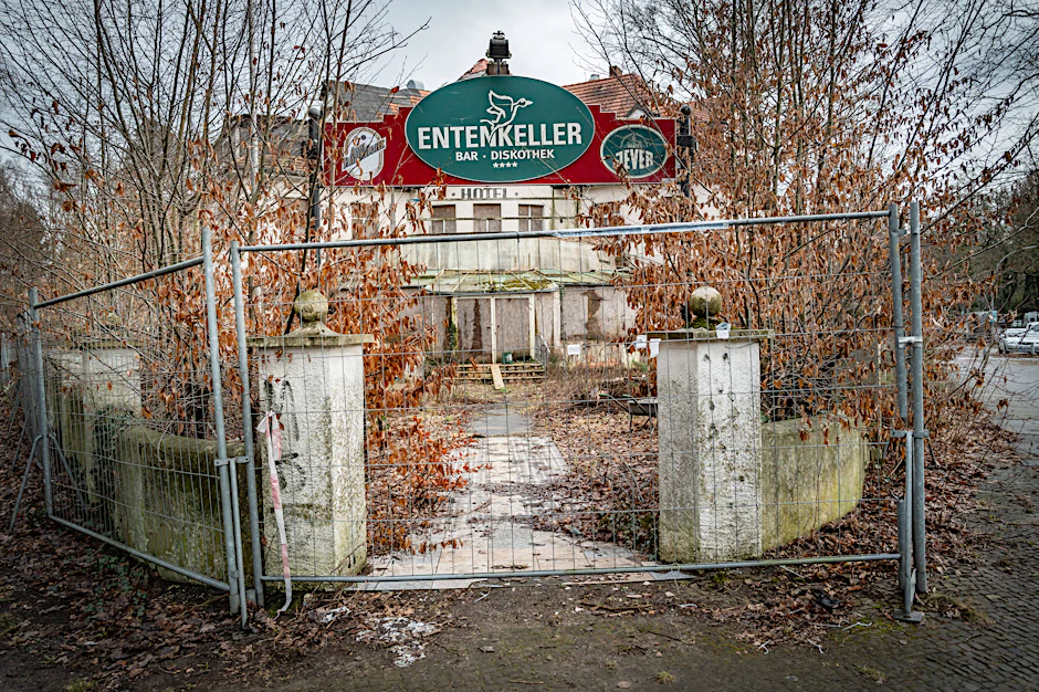 Nur noch eine Ruine nach jahrelangem Leerstand: das ehemalige Hotel und Restaurant Entenkeller