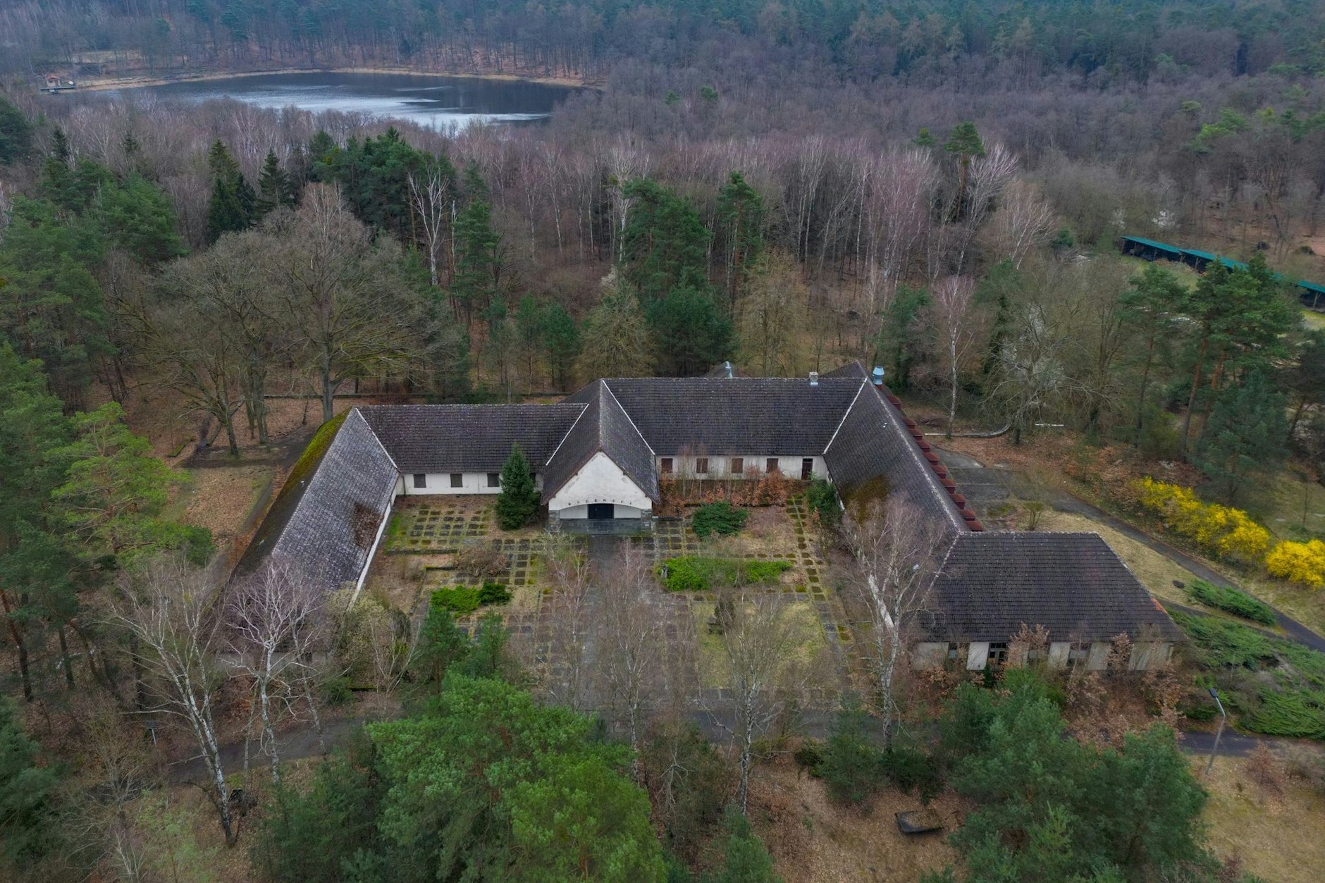 Die ehemalige Villa des Reichspropagandaministers Joseph Goebbels auf dem Areal am Bogensee
