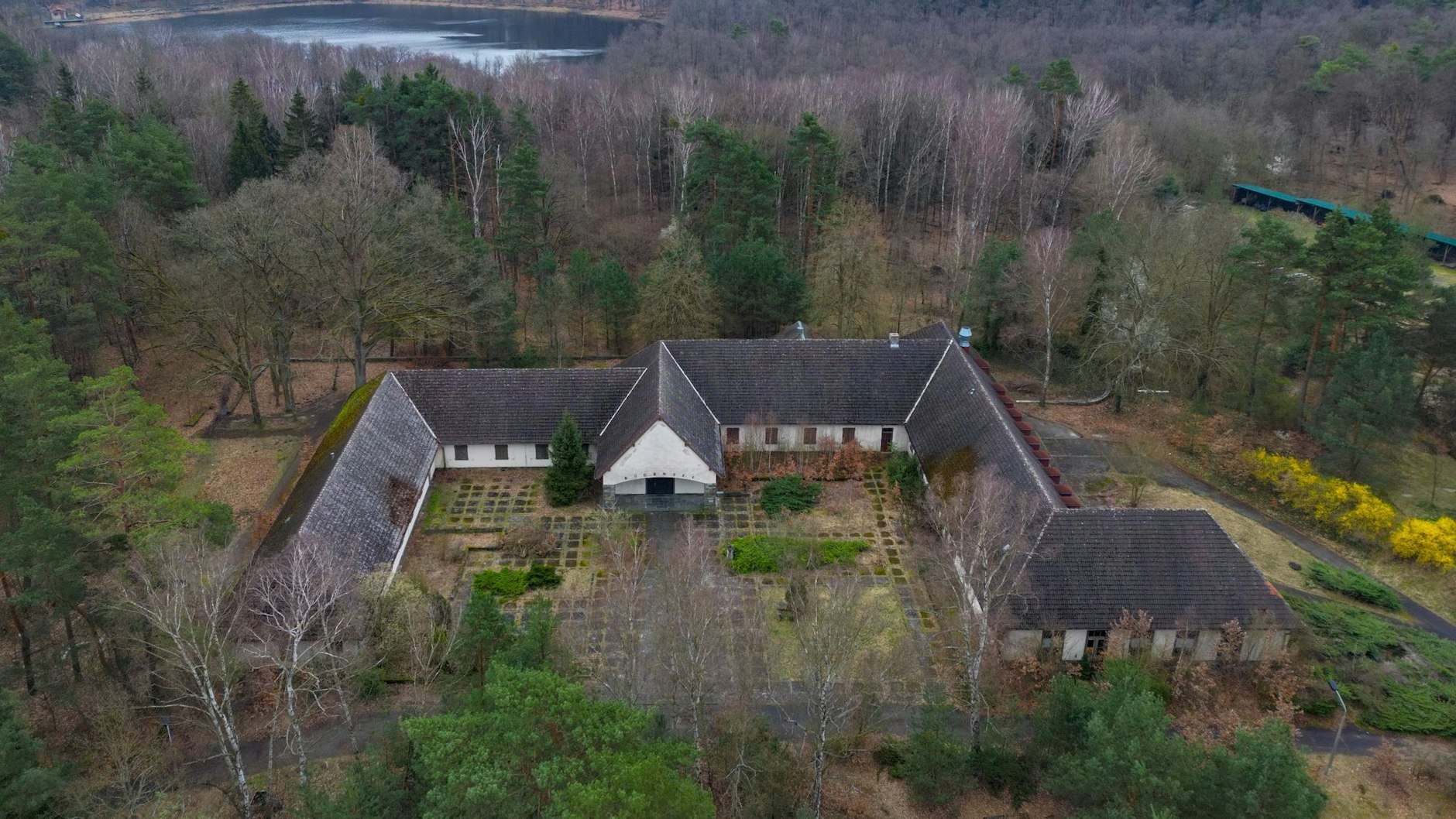 Die ehemalige Villa von Reichspropaganda-Minister Joseph Goebbels auf dem Areal am Bogensee verfällt immer mehr.