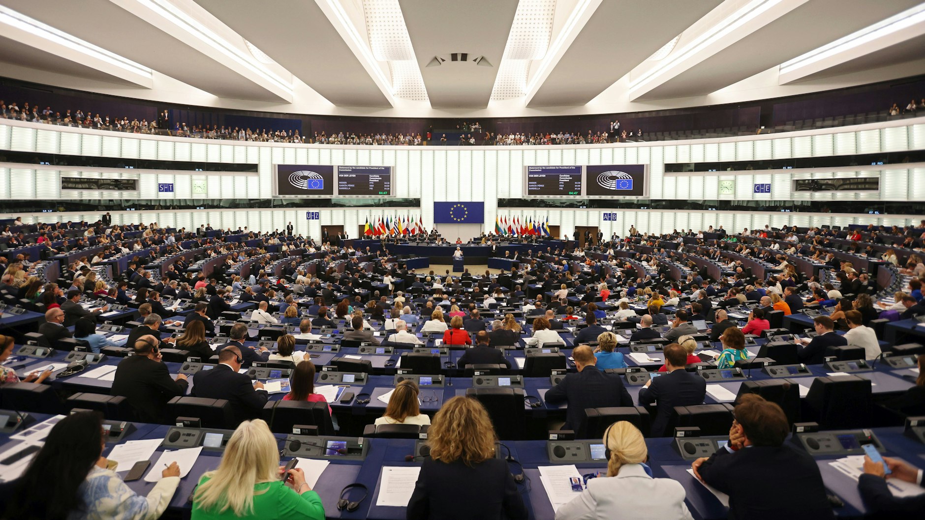 Das EU-Parlament stimmt über eine zweite Amtszeit von EU-Kommissionspräsidentin von der Leyen ab.