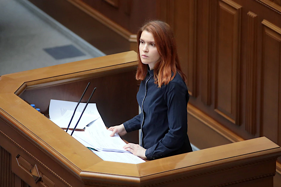 Marjana Besuhla ist Abgeordnete in der Werchowna Rada und stellvertretende Vorsitzende im Ausschuss für nationale Sicherheit, Verteidigung und Geheimdienste. Nun steht sie auf einer Staatsfeinde-Liste der Ukraine.&nbsp;