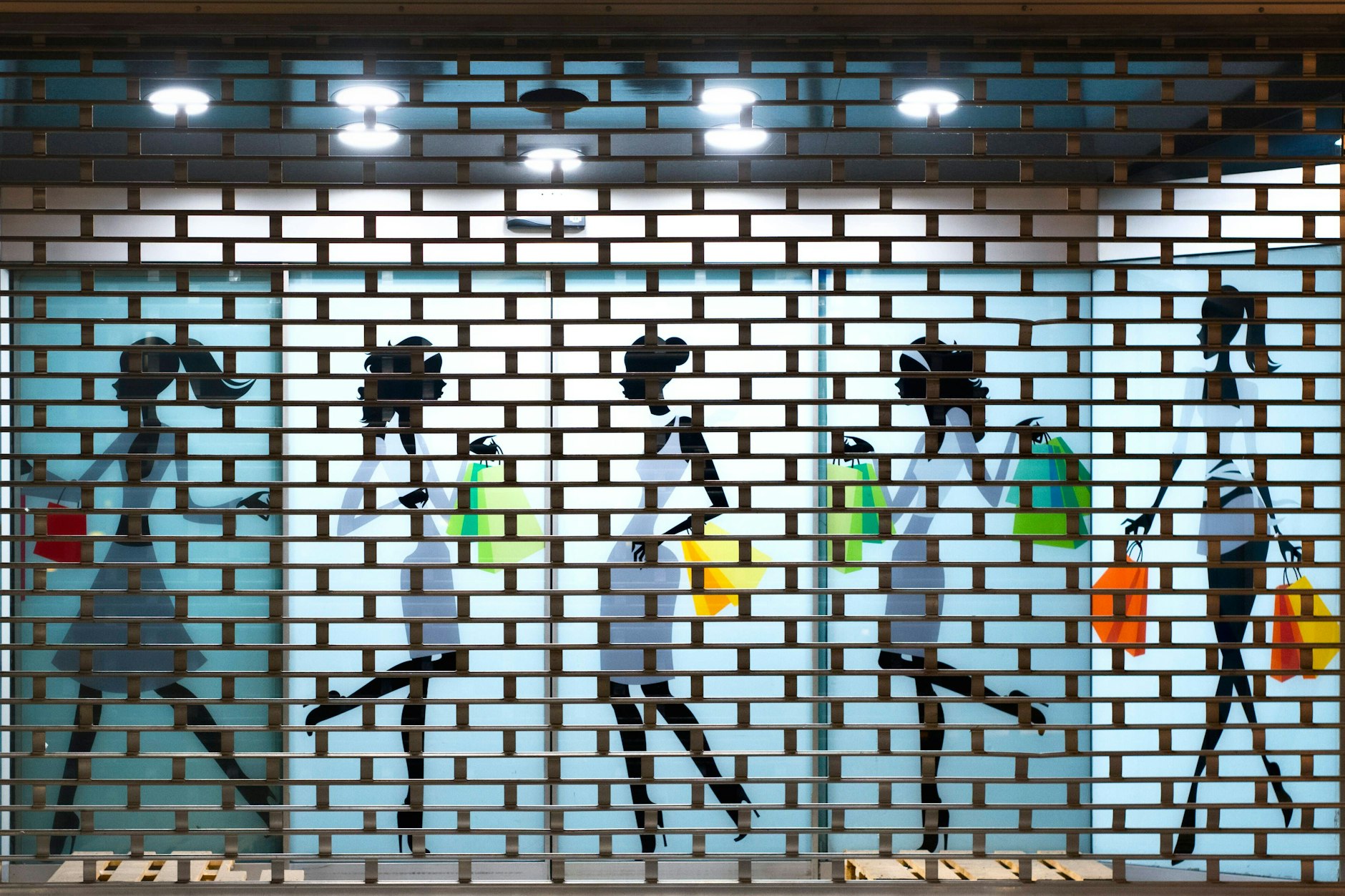 Eine Stanford-Studie hat untersucht, „inwieweit sich die Covid-19-Ergebnisse in Bezug zu den Maßnahmen der Regierung verbessert oder verschlechtert haben“.