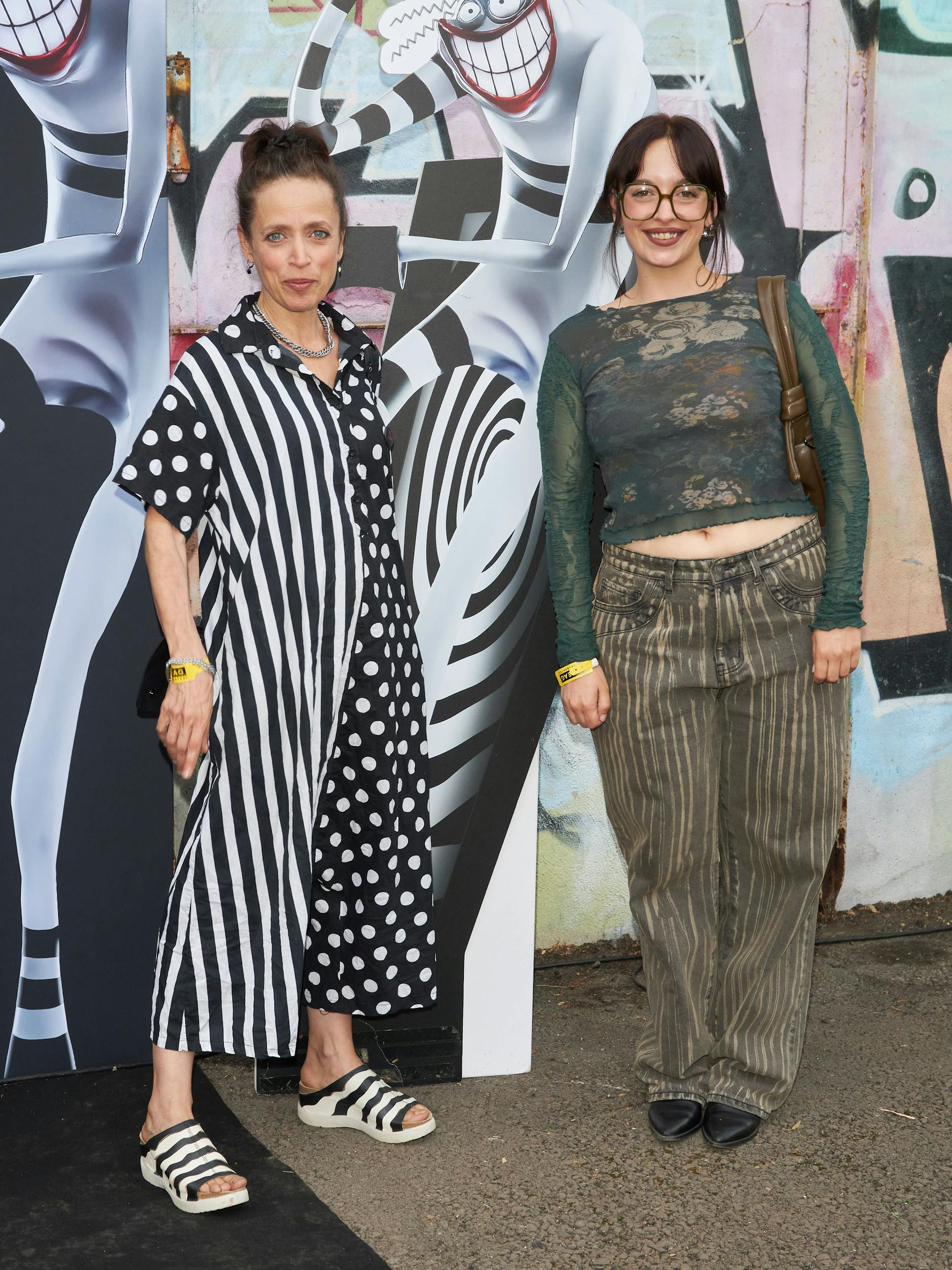 Die Schauspielerinnen Anna und Nellie Thalbach bei der Ausstellungseröffnung zu „Tim Burton’s Labyrinth“ in Berlin.