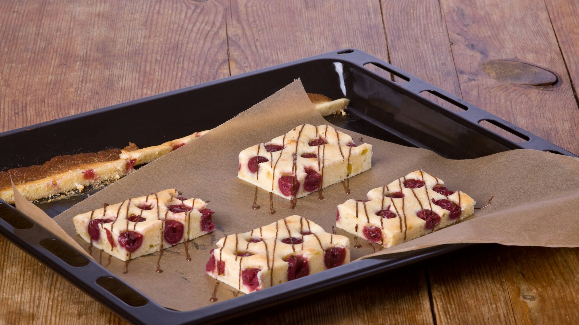 Probieren Sie das Rezept für Kirschkuchen gleich mal aus.