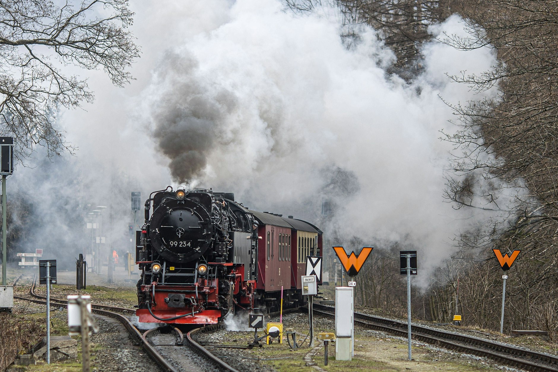 Mit dem 49-Euro-Ticket kommt man von Berlin in kurzer Zeit nach Wernigerode - die Fahrt mit der Brockenbahn ist aber nicht im Ticket inbegriffen.