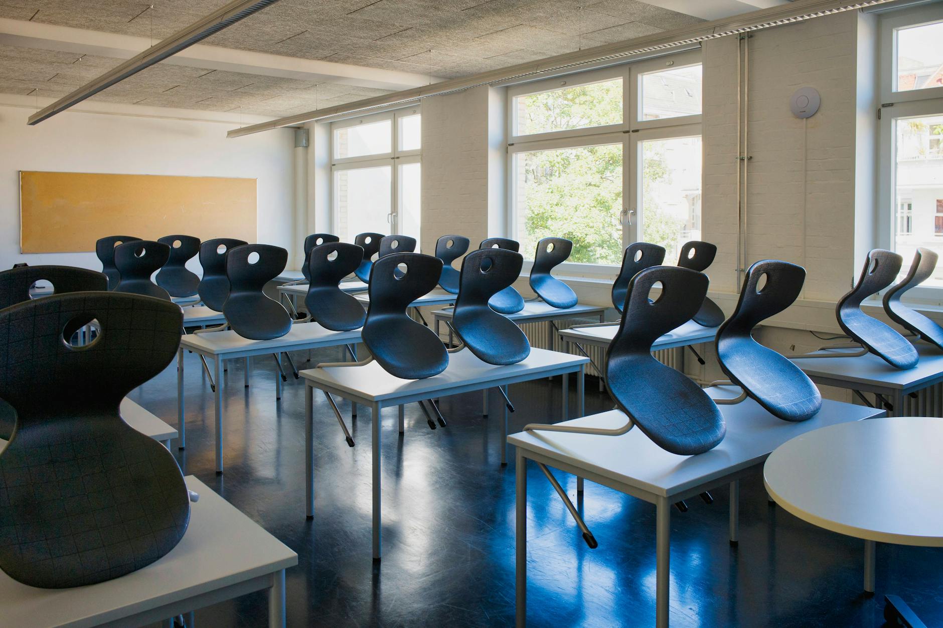 Leeres Klassenzimmer während des Lockdowns.