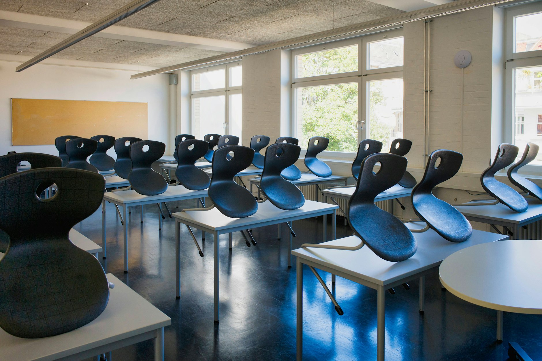 Leeres Klassenzimmer während des Lockdowns.