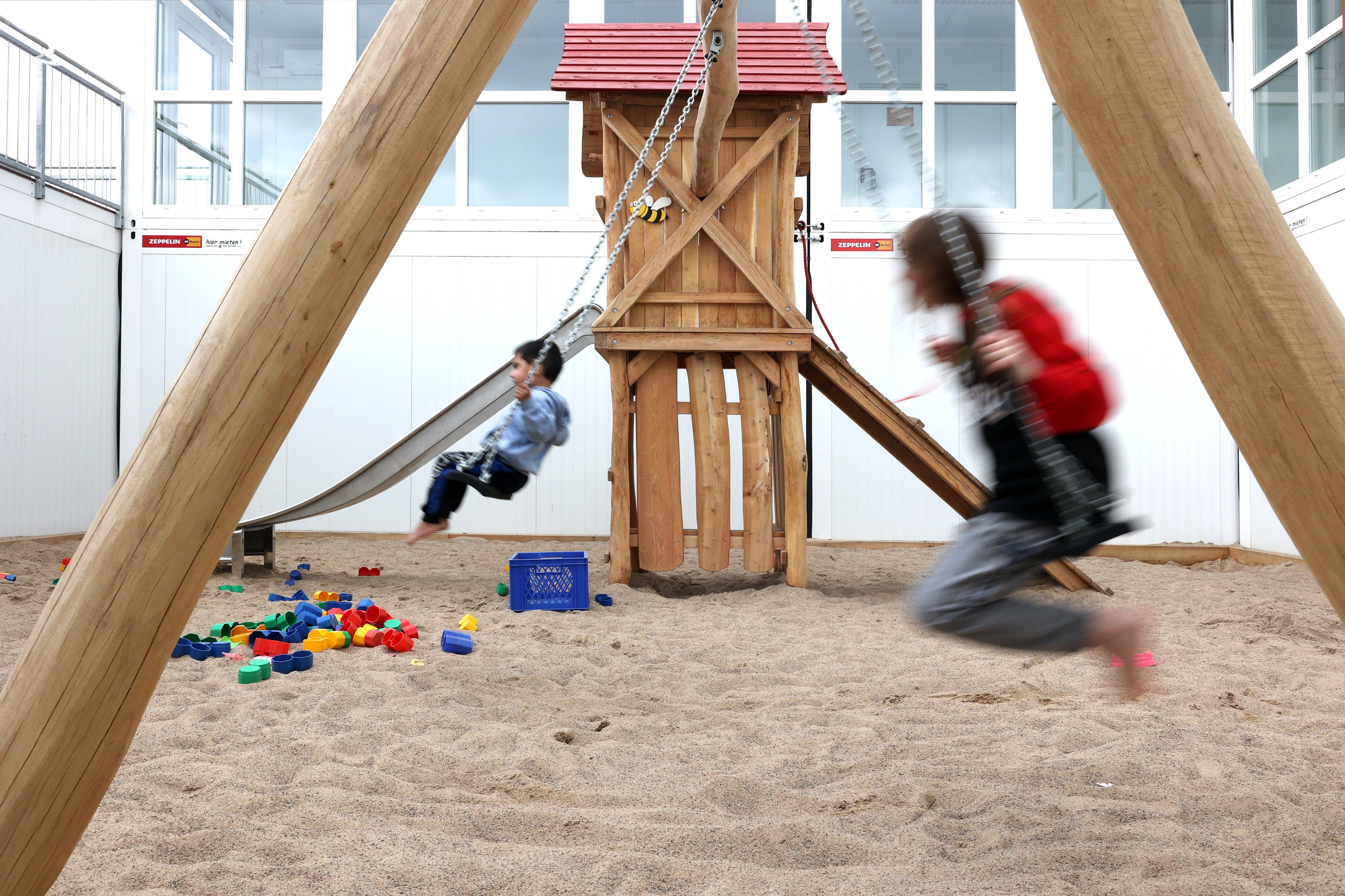 Bezahlkarte für Flüchtlinge: Ein Testlauf zur Überwachung der Bevölkerung?