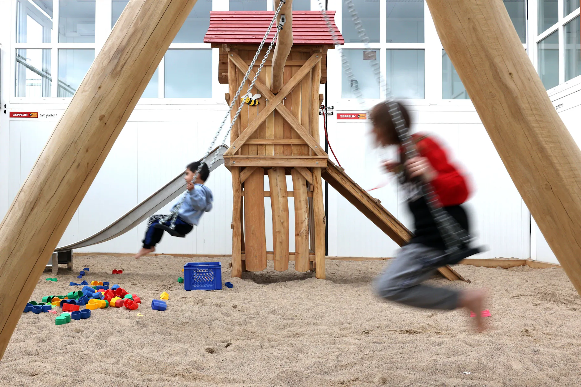 Blick in die Flüchtlingsunterkunft im ehemaligen Flughafen Tegel