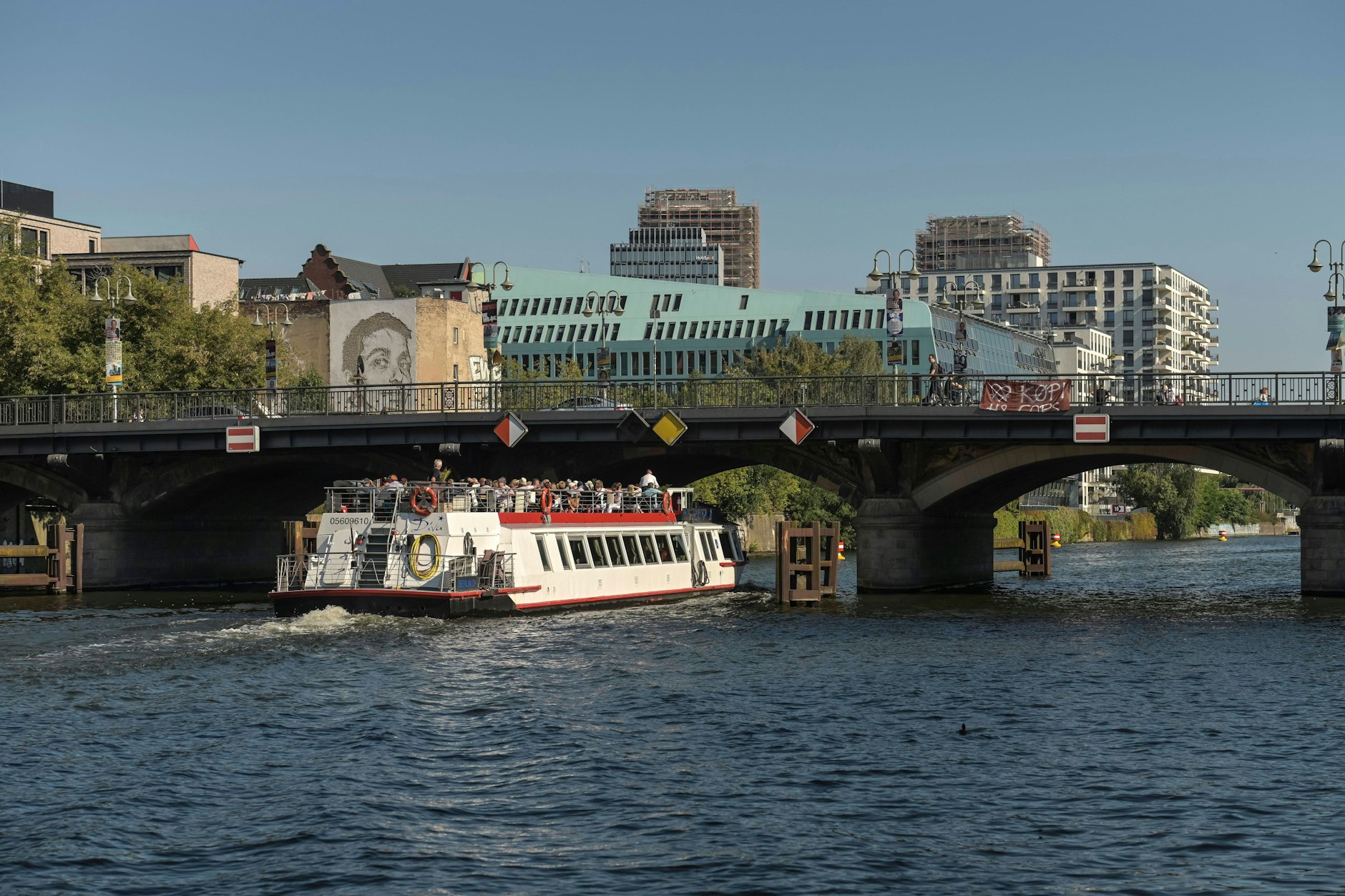 Seit 1874 gibt es die Schillingbrücke - doch nun muss das Bauwerk repariert werden. Die Brücke ist deshalb seit Freitag gesperrt.