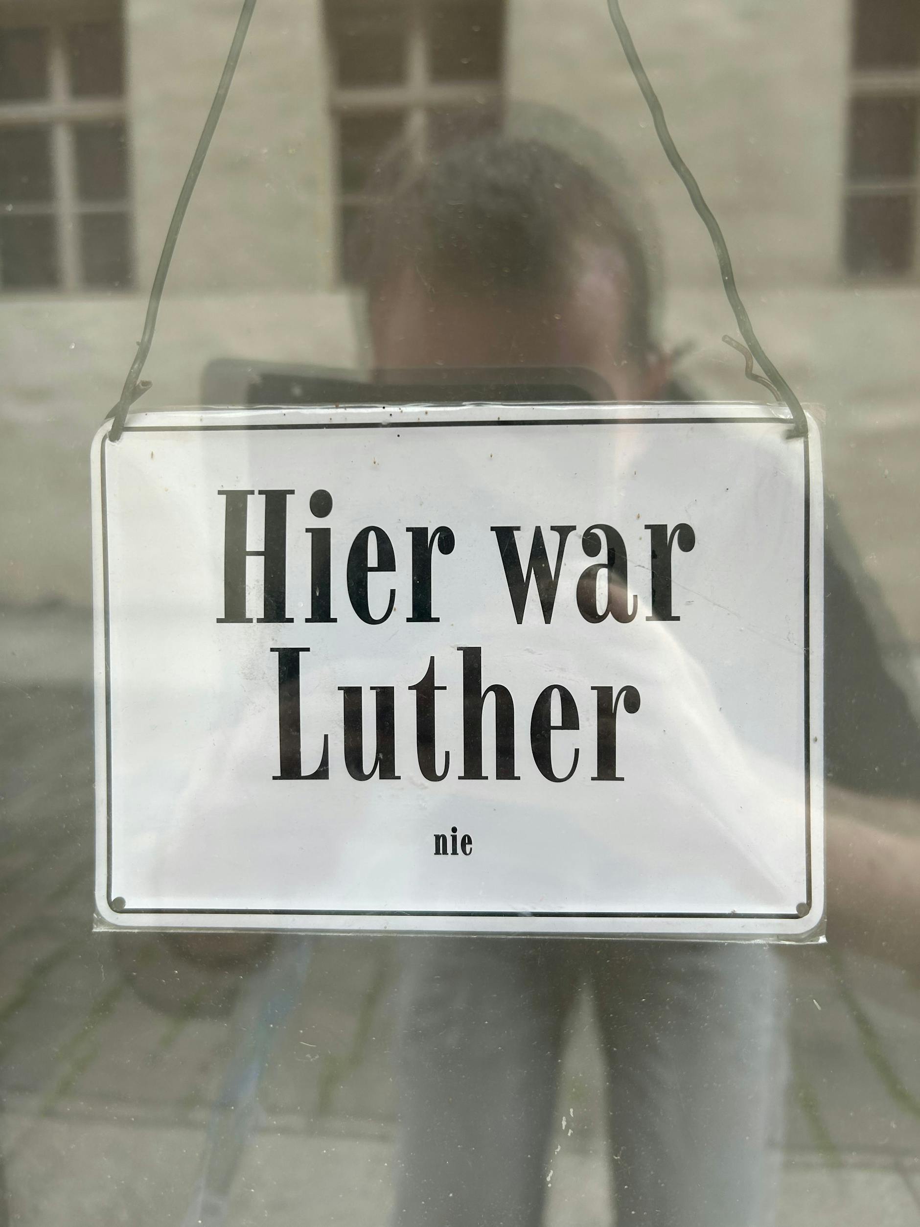 In Lutherstadt Wittenberg nimmt man die Tatsache, dass sich hier alles um Luther dreht, mit Humor.