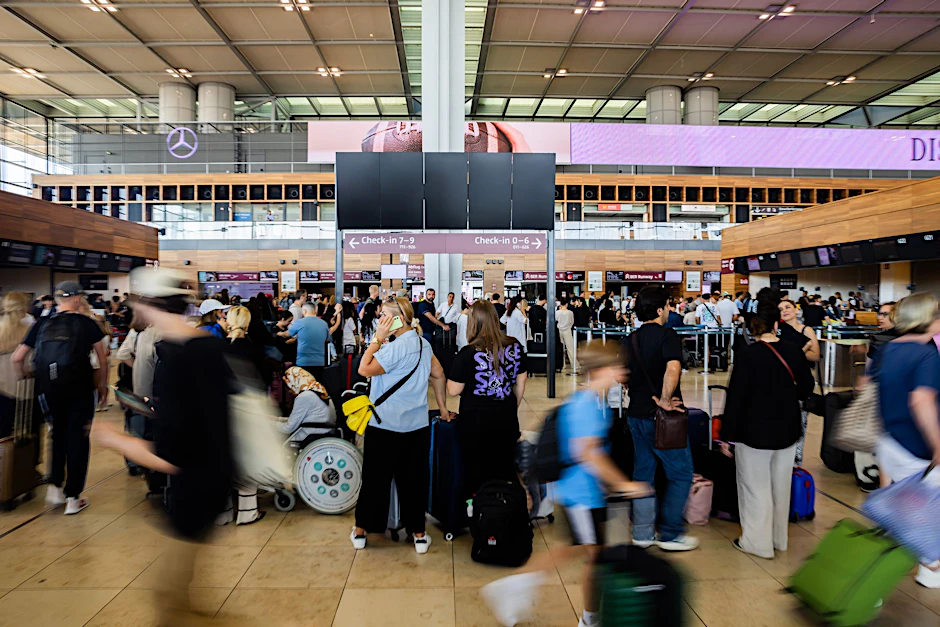 Chaos am Flughafen BER: Viele Passagiere konnten am Freitag nicht abfliegen.&nbsp;
