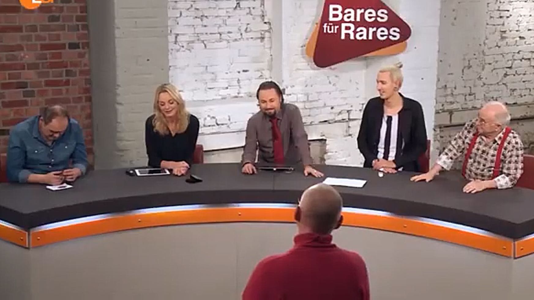 Die Händler bei Bares für Rares zeigten sich vom antiken Rollsiegel des Kandidaten Rainer Michels nicht sonderlich begeistert - für 1200 Euro wechselte das Stück den Besitzer.