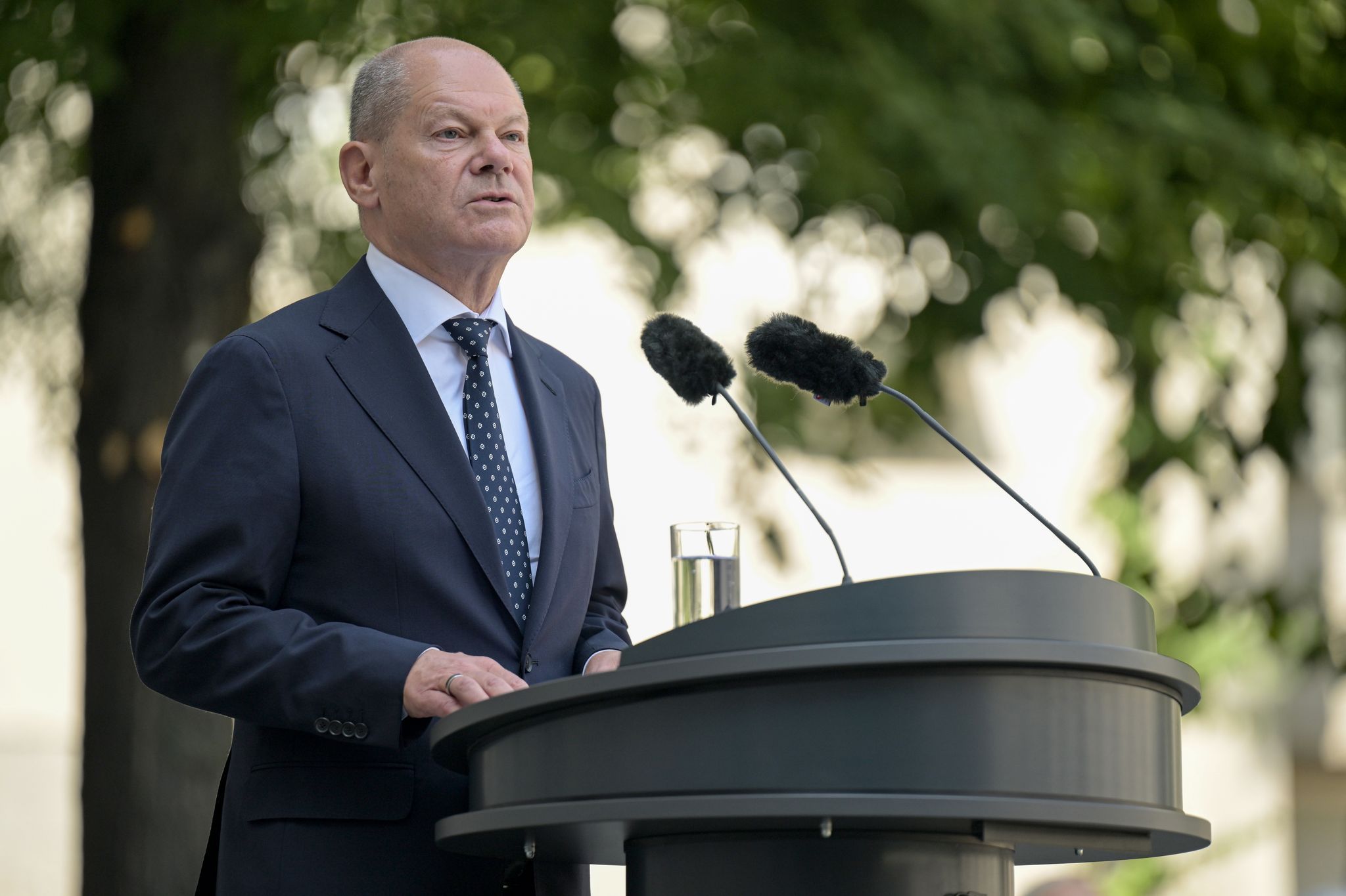 Jahrestag des Hitler-Attentats: Olaf Scholz ruft zum Einstehen für Demokratie auf