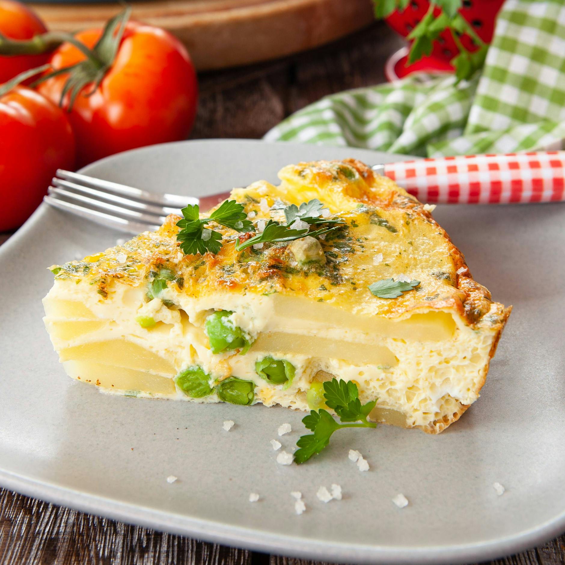 Lecker! Deftiges Rezept für Kartoffelkuchen mit Knoblauch und Parmesan