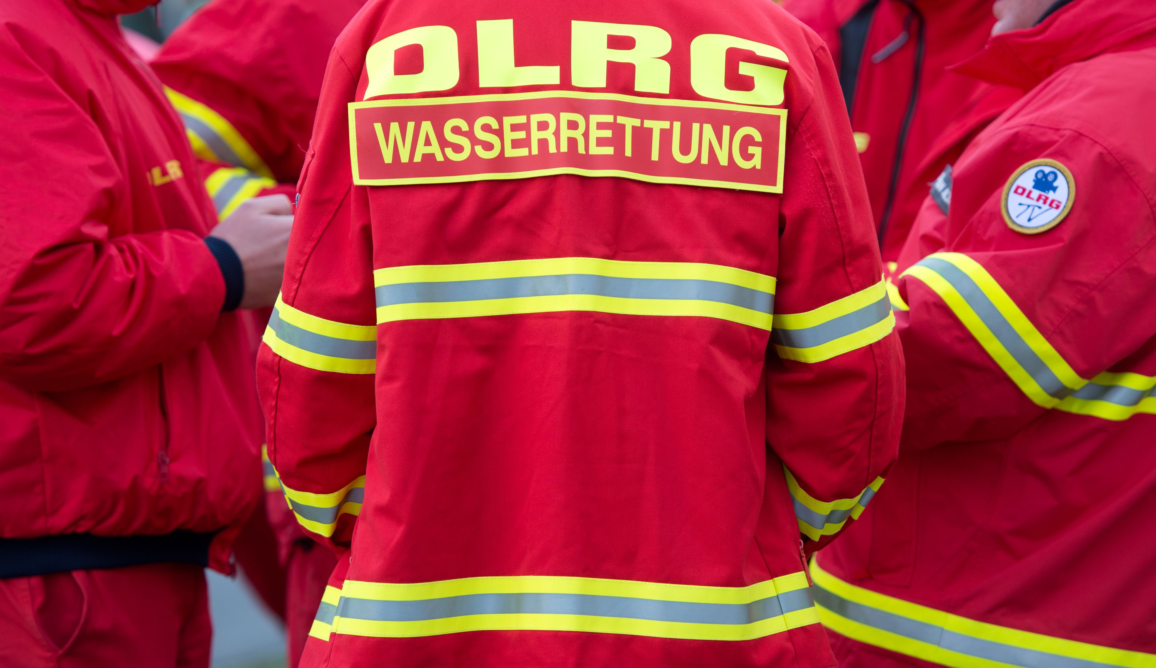 Tegeler See: Kind rutscht durch Schwimmring und versinkt – Rettungseinsatz