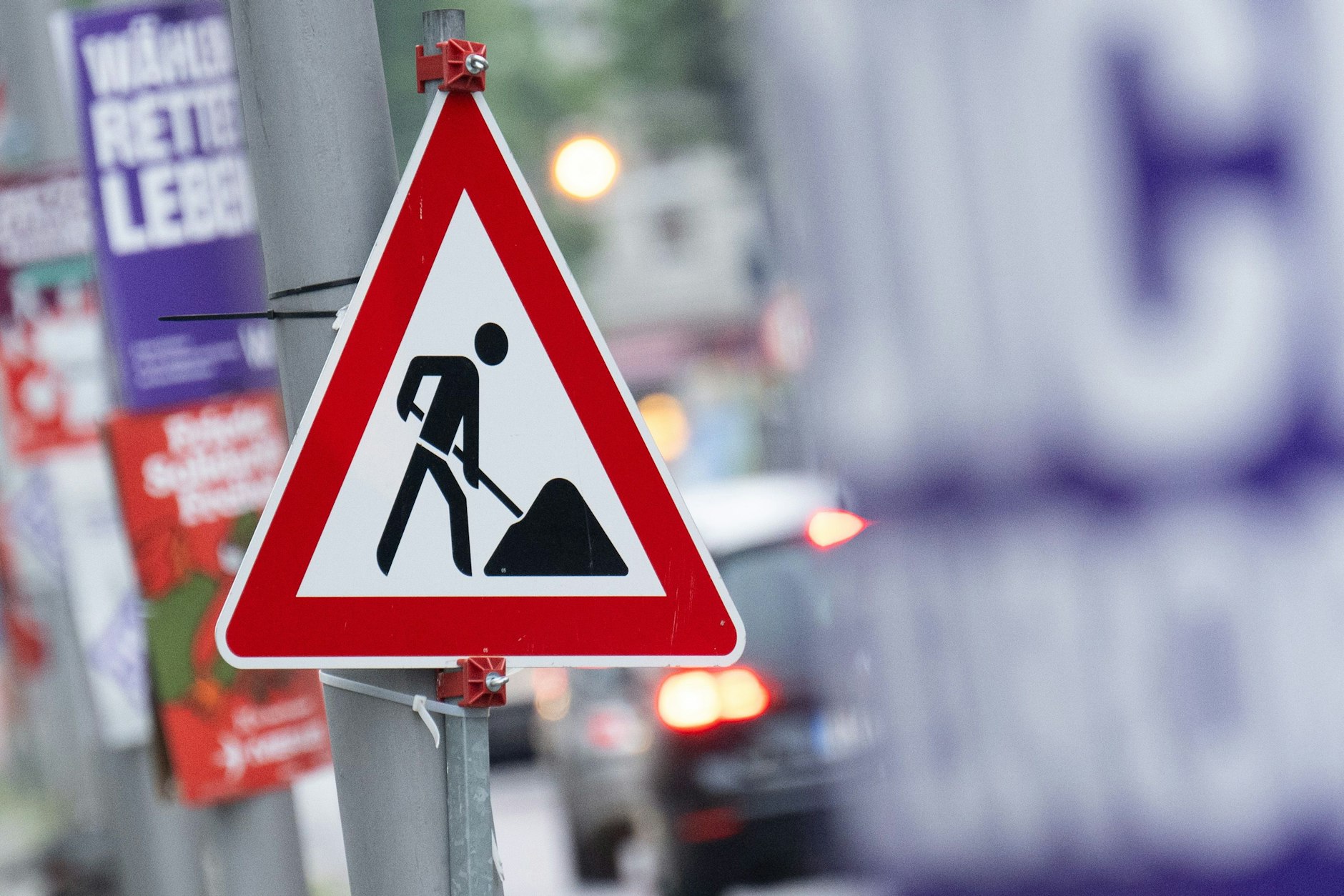 In Berlin wird einfach überall gebaut - mehr als zehn neue Baustellen machen Autofahrern ab Montag zu schaffen.