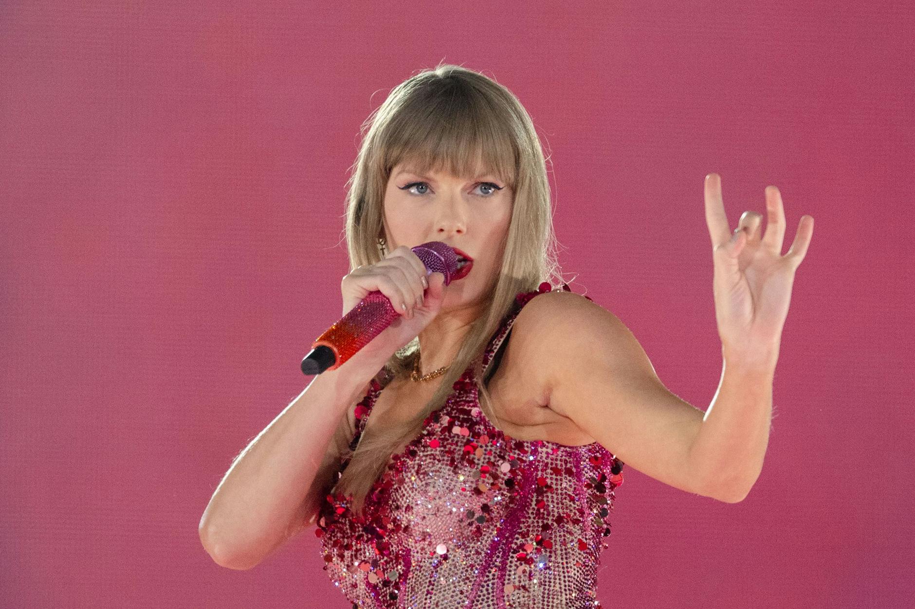 Veltins-Arena, Gelsenkirchen, 17. Juli 2024: US-Sängerin Taylor Swift beim ersten Deutschland-Konzert im Rahmen ihrer „The Eras Tour“.