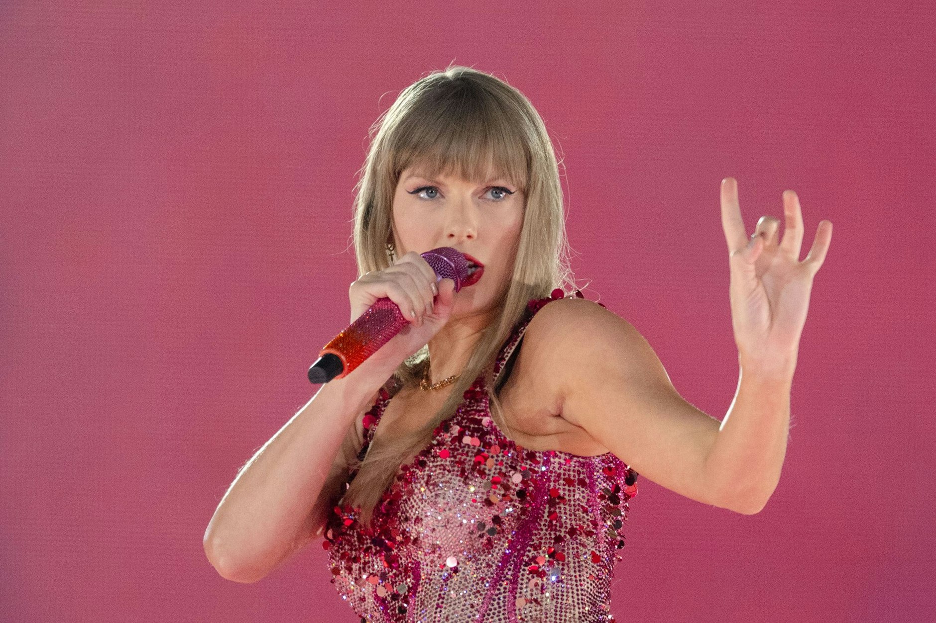 Veltins-Arena, Gelsenkirchen, 17. Juli 2024: US-Sängerin Taylor Swift beim ersten Deutschland-Konzert im Rahmen ihrer „The Eras Tour“.