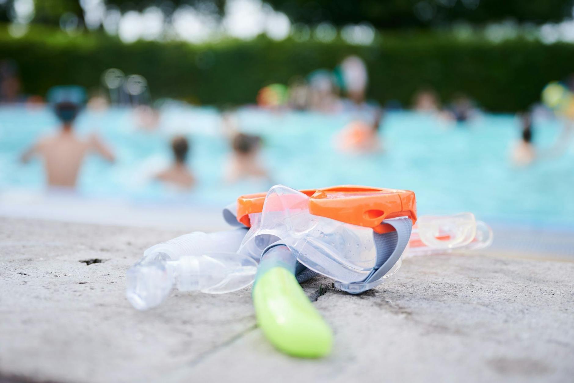 In Charlottenburg-Wilmersdorf läuft derzeit ein Rettungseinsatz in einem Freibad.