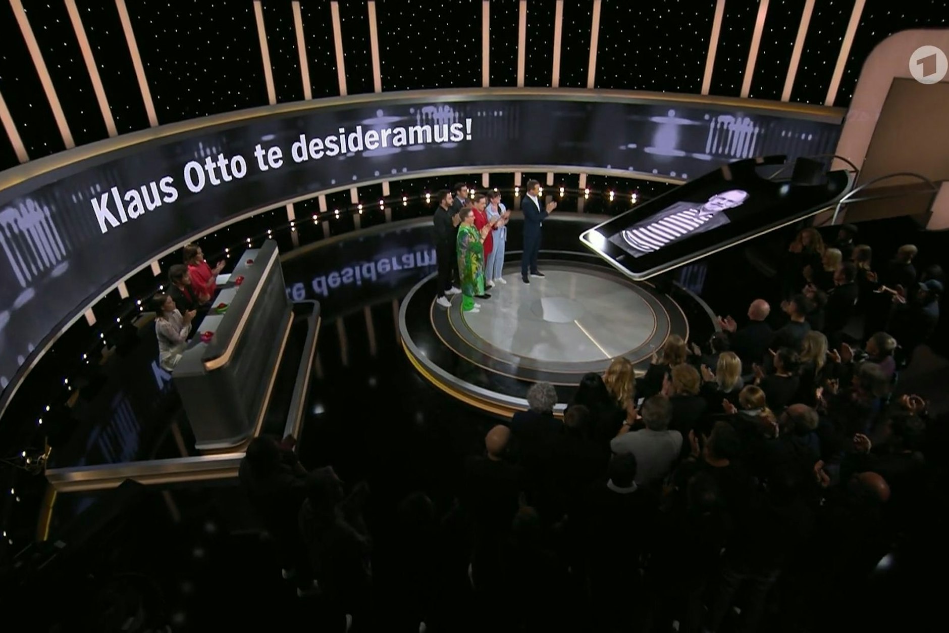 Das Team von „Gefragt - Gejagt“ verabschiedete beim großen Promi-Special am Sonnabend den verstorbenen Quiz-Champion Klaus Otto Nagorsnik.