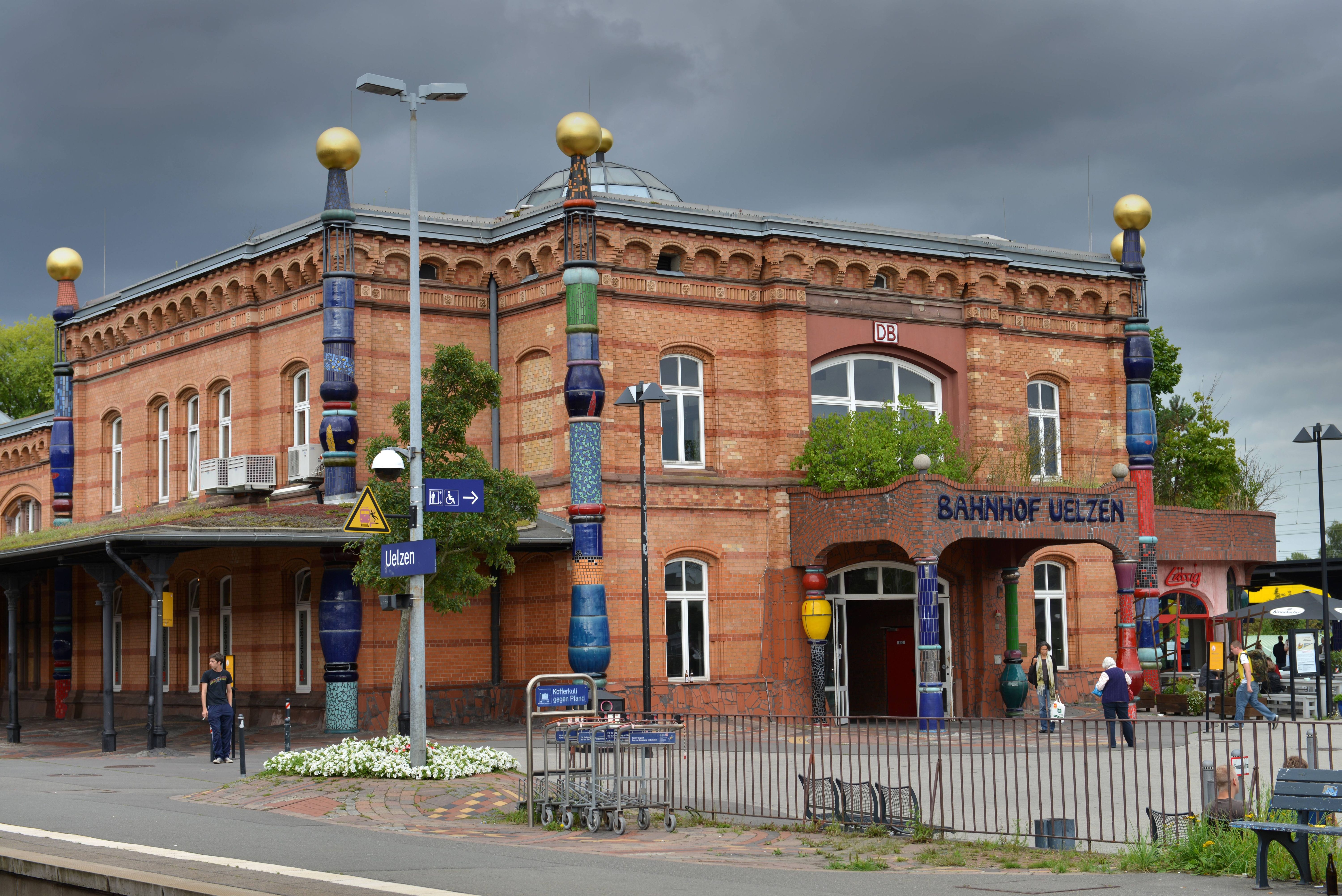 Bahnhof Uelzen: 18-Jähriger stößt Familienvater Treppe runter - tot!