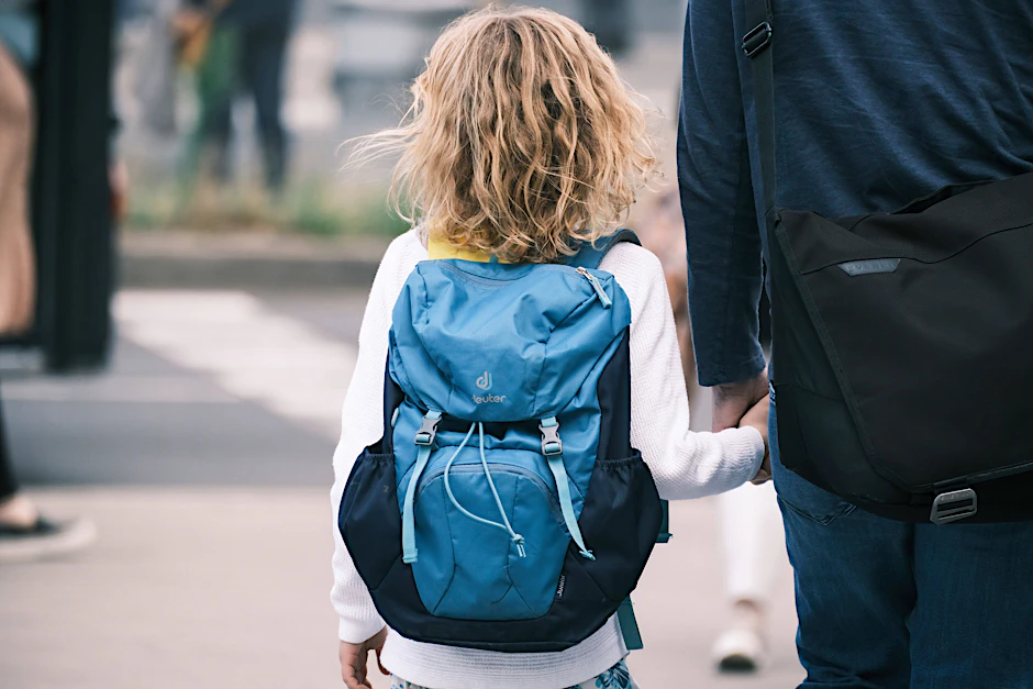 Vor der Adam-Ries-Grundschule in Berlin-<a href="https://www.berliner-zeitung.de/topics/lichtenberg">Lichtenberg</a>&nbsp;gibt es keine Tempo-30-Zone, obwohl das schon lange vom Bezirksamt gefordert wird.