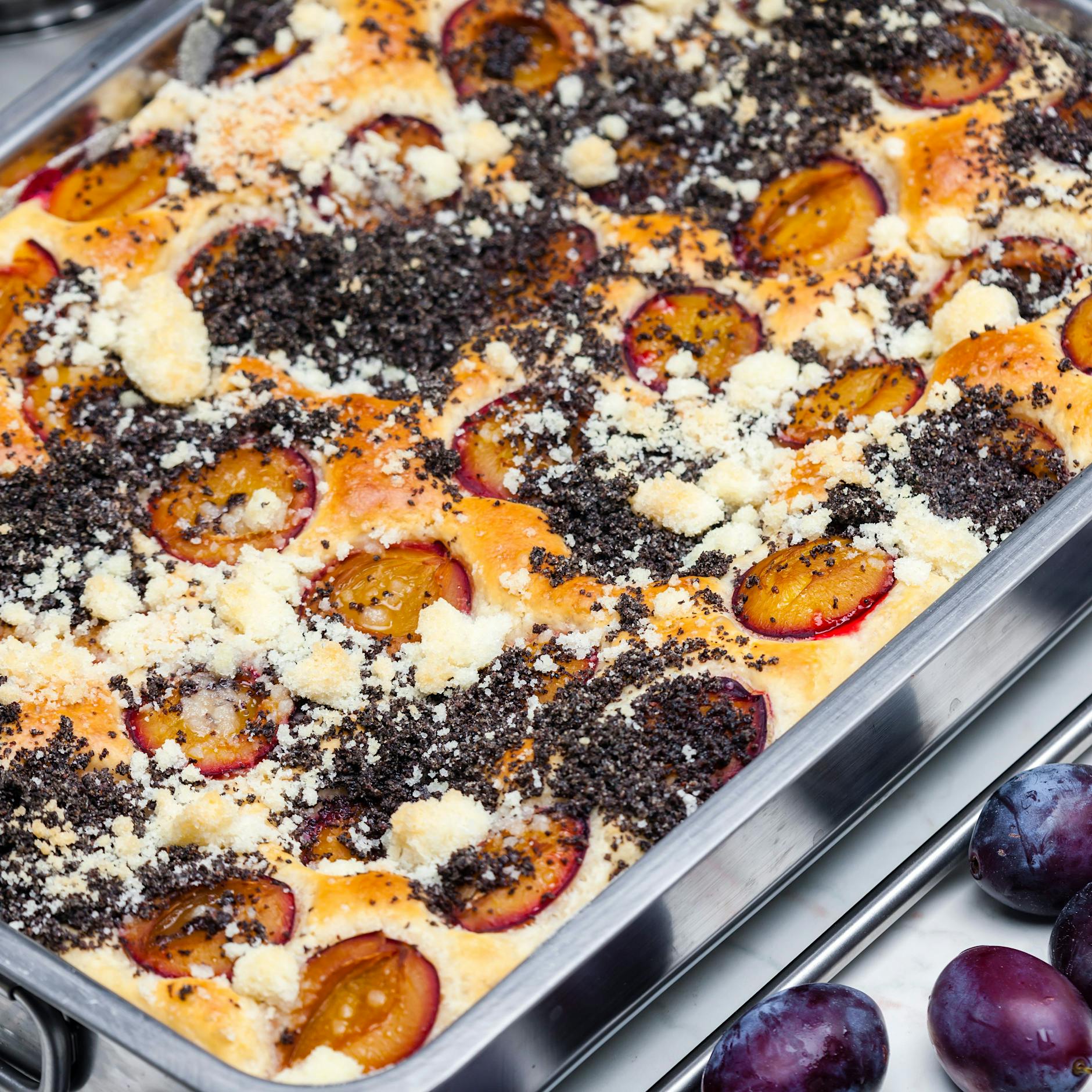 Omas Rezept für Pflaumen-Streuselkuchen mit Pudding und Mohn: So lecker!