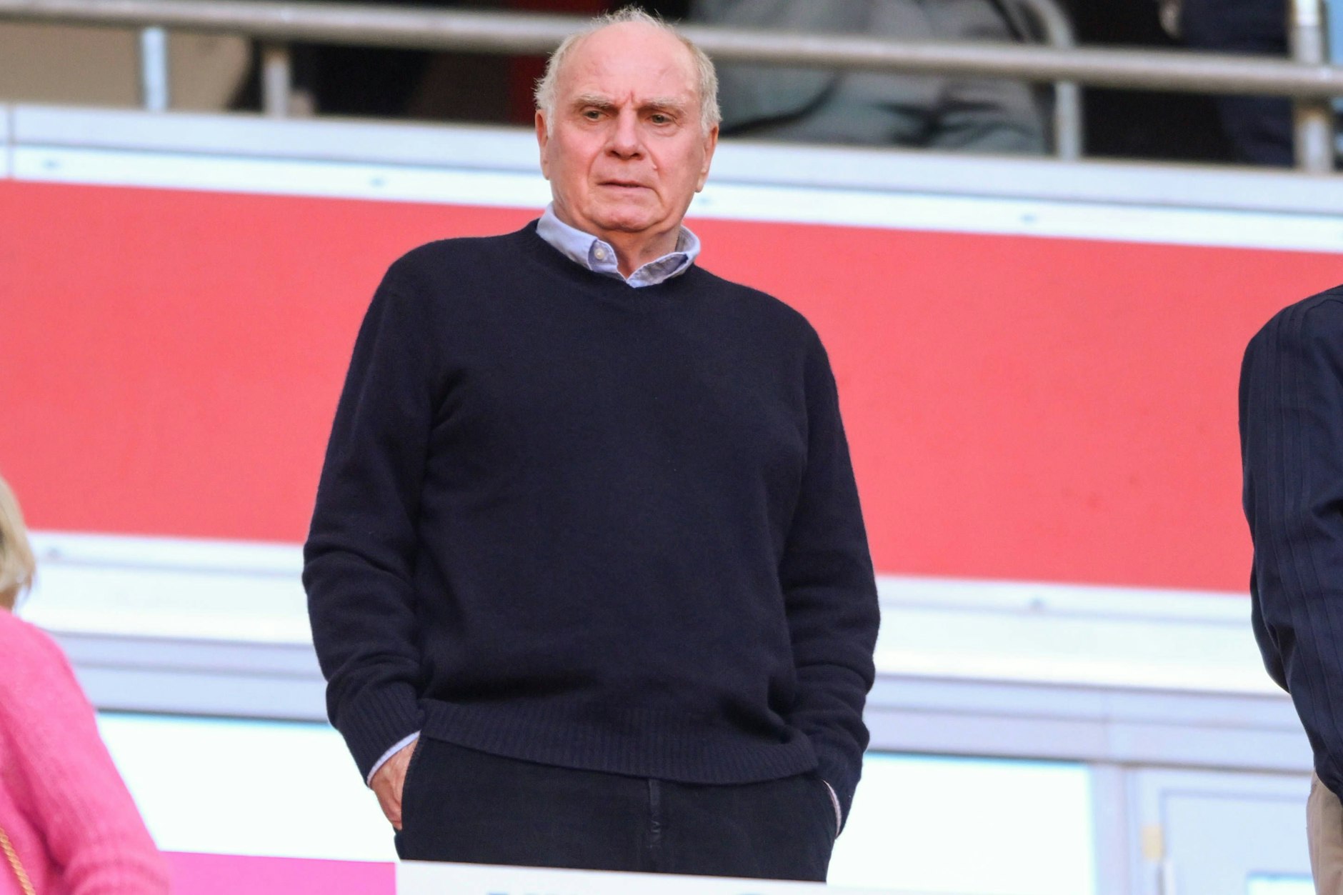 Uli Hoeneß (72) ist beim FC Bayern nur noch Ehrenpräsident, hat aber bei den Münchnern weiterhin das Sagen.