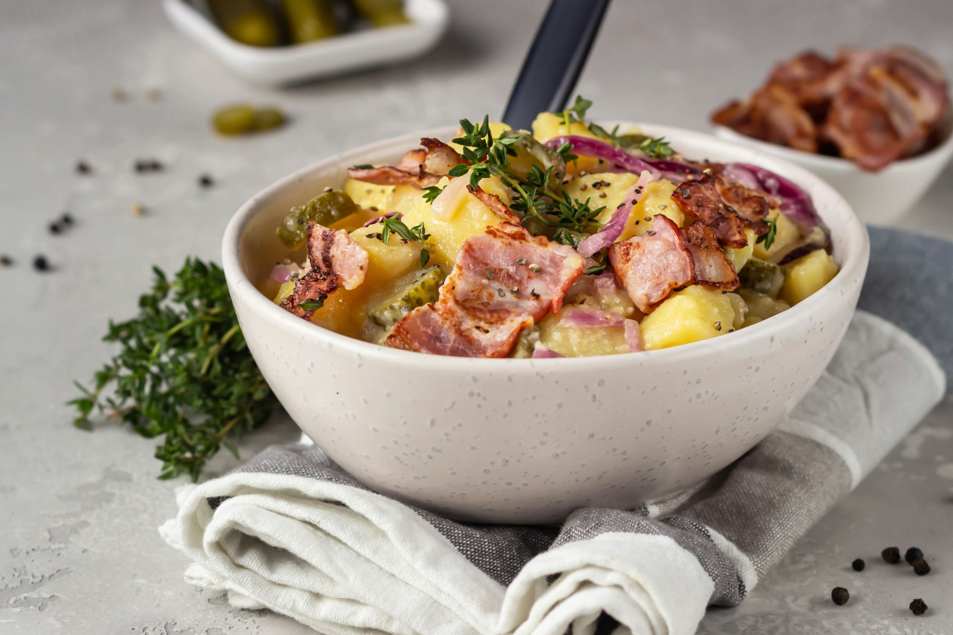 Richtig lecker: Dieses Rezept für Kartoffelsalat mit Bacon spricht alle Geschmacksnerven an - probieren Sie es unbedingt aus!