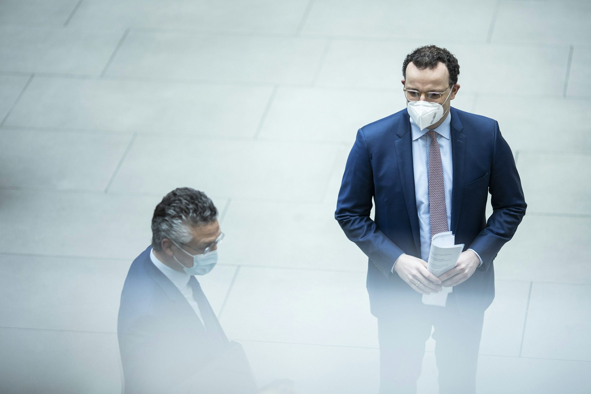 Lothar Wieler, damaliger Präsident des Robert-Koch-Instituts (RKI), und Jens Spahn, damaliger Bundesminister für Gesundheit, geraten durch die neuen RKI-Files unter Druck.&nbsp;