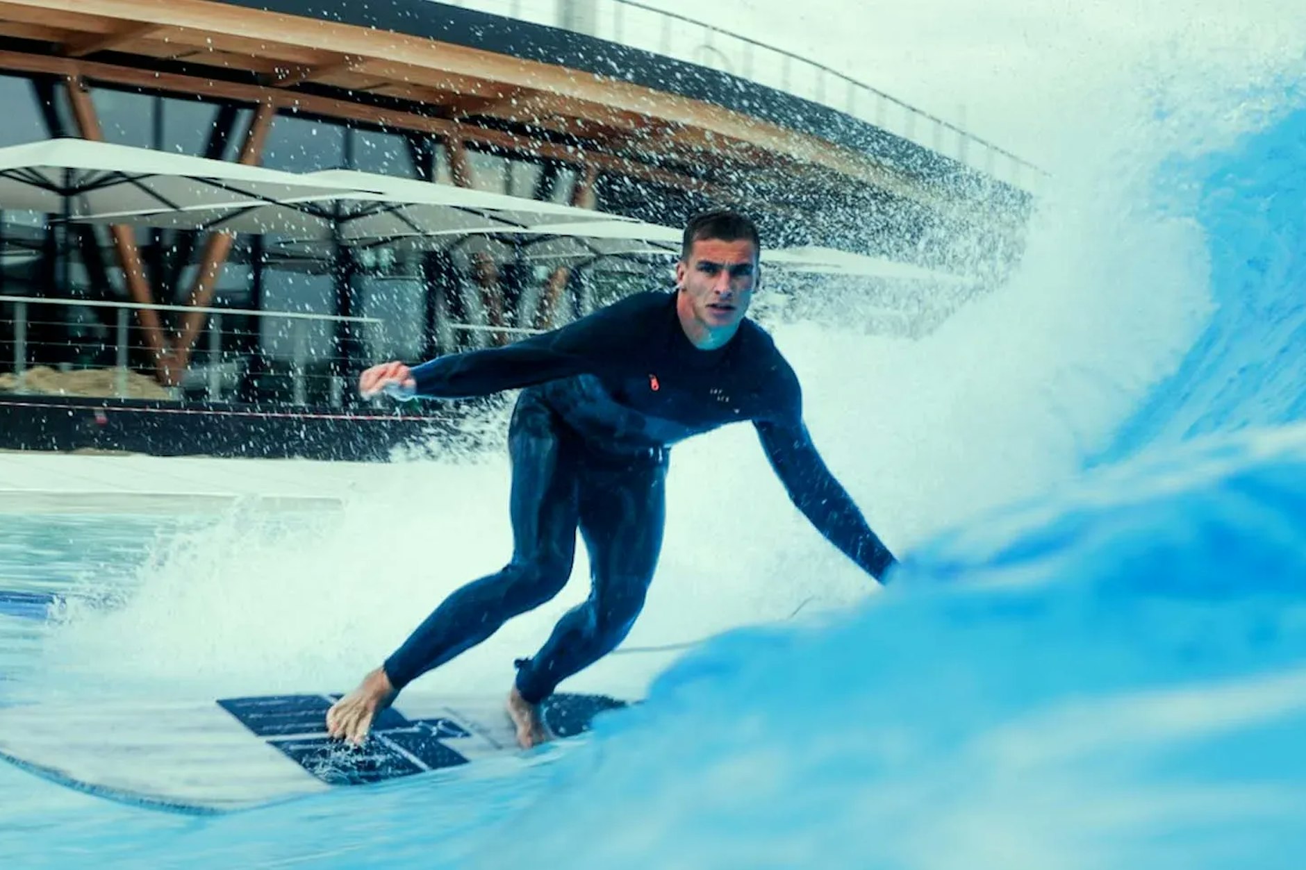 Ex-Unioner Grischa Prömel ist in der Freizeit begeisterter Surfer. Jetzt traf er sich in München mit dem blinden Sportler Ben Neumann zum gemeinsamen Wellenritt.