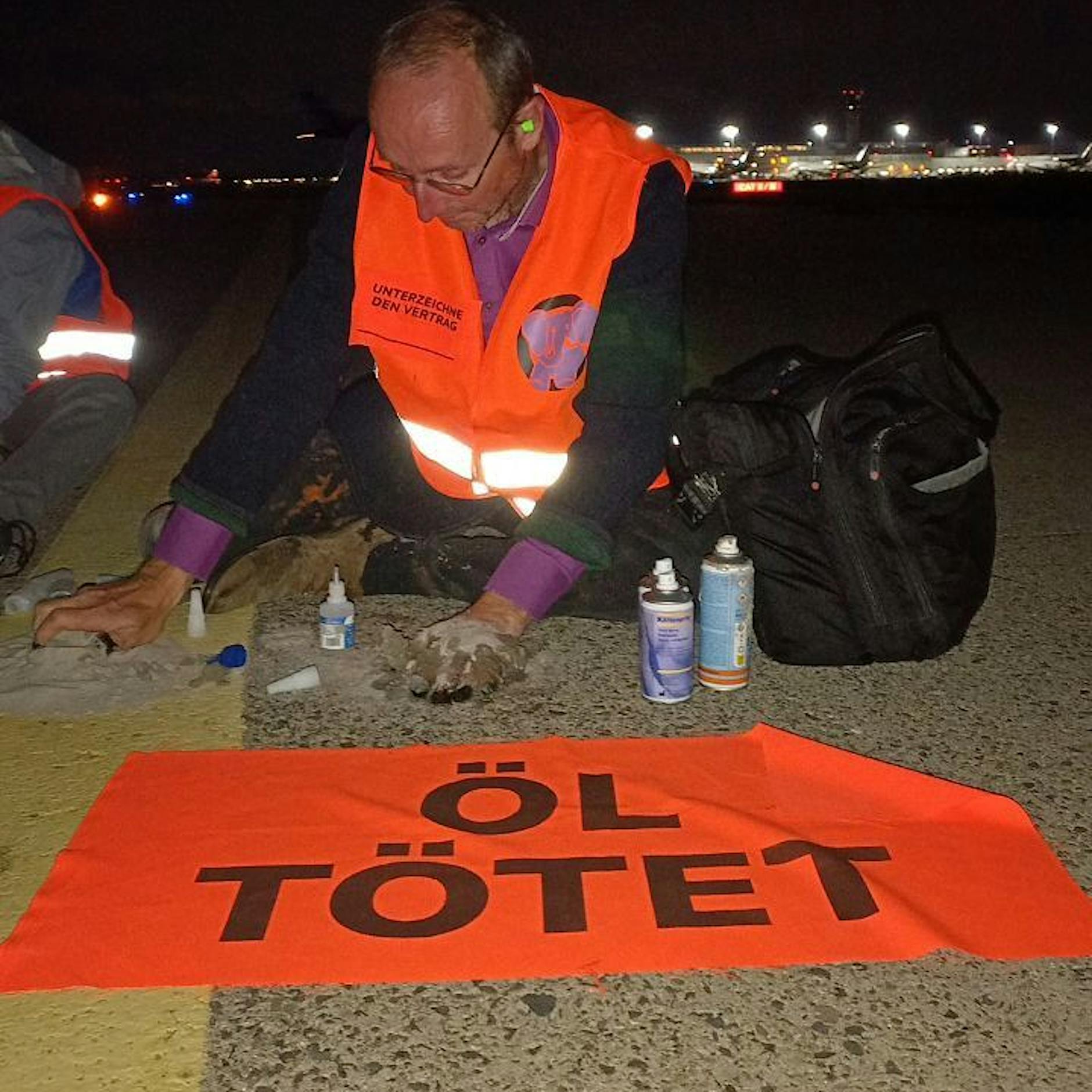 Letzte Generation blockiert Flughafen Köln/Bonn – weitere Aktionen angekündigt