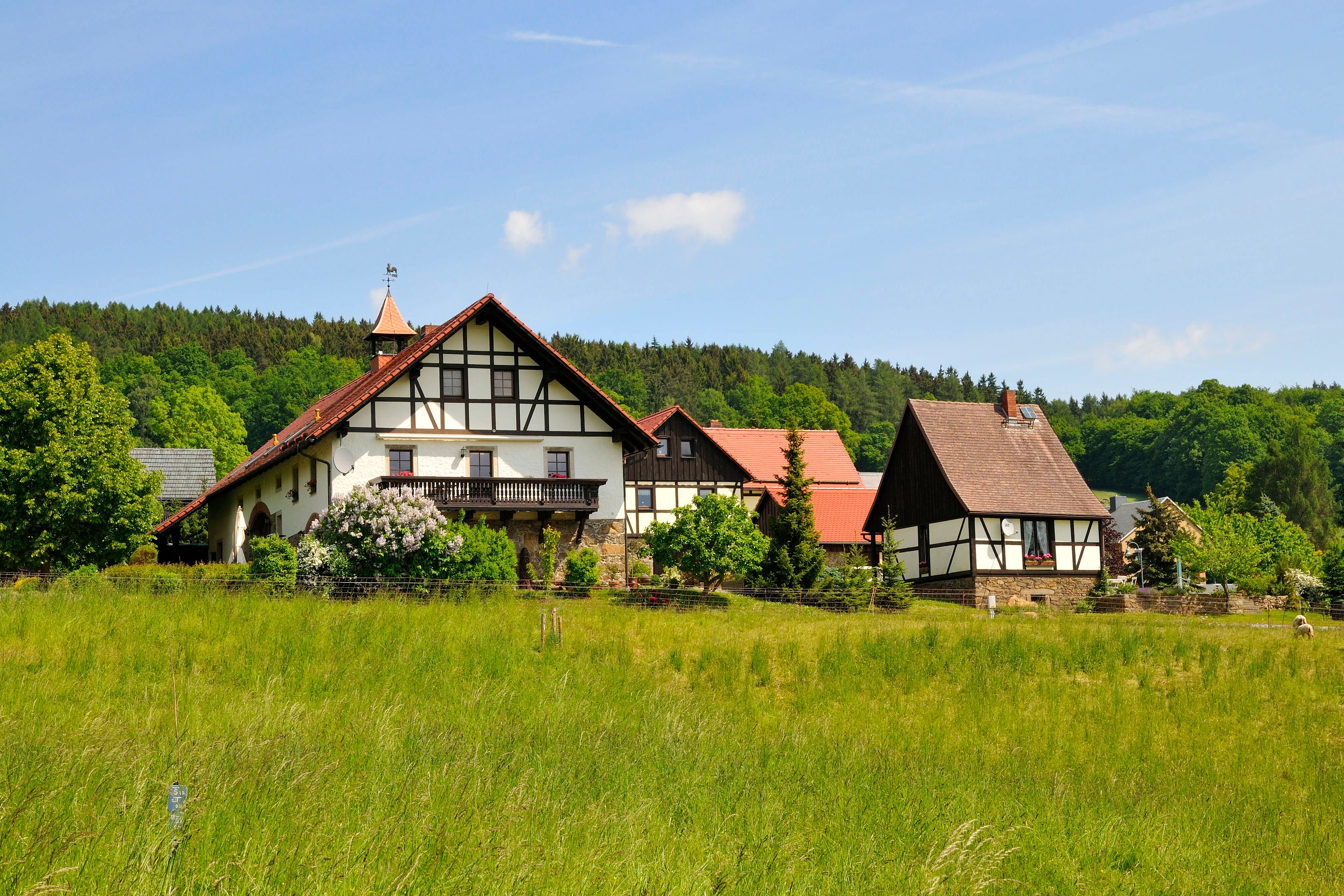 Dorf und idyllische Landschaft in der Oberlausitz