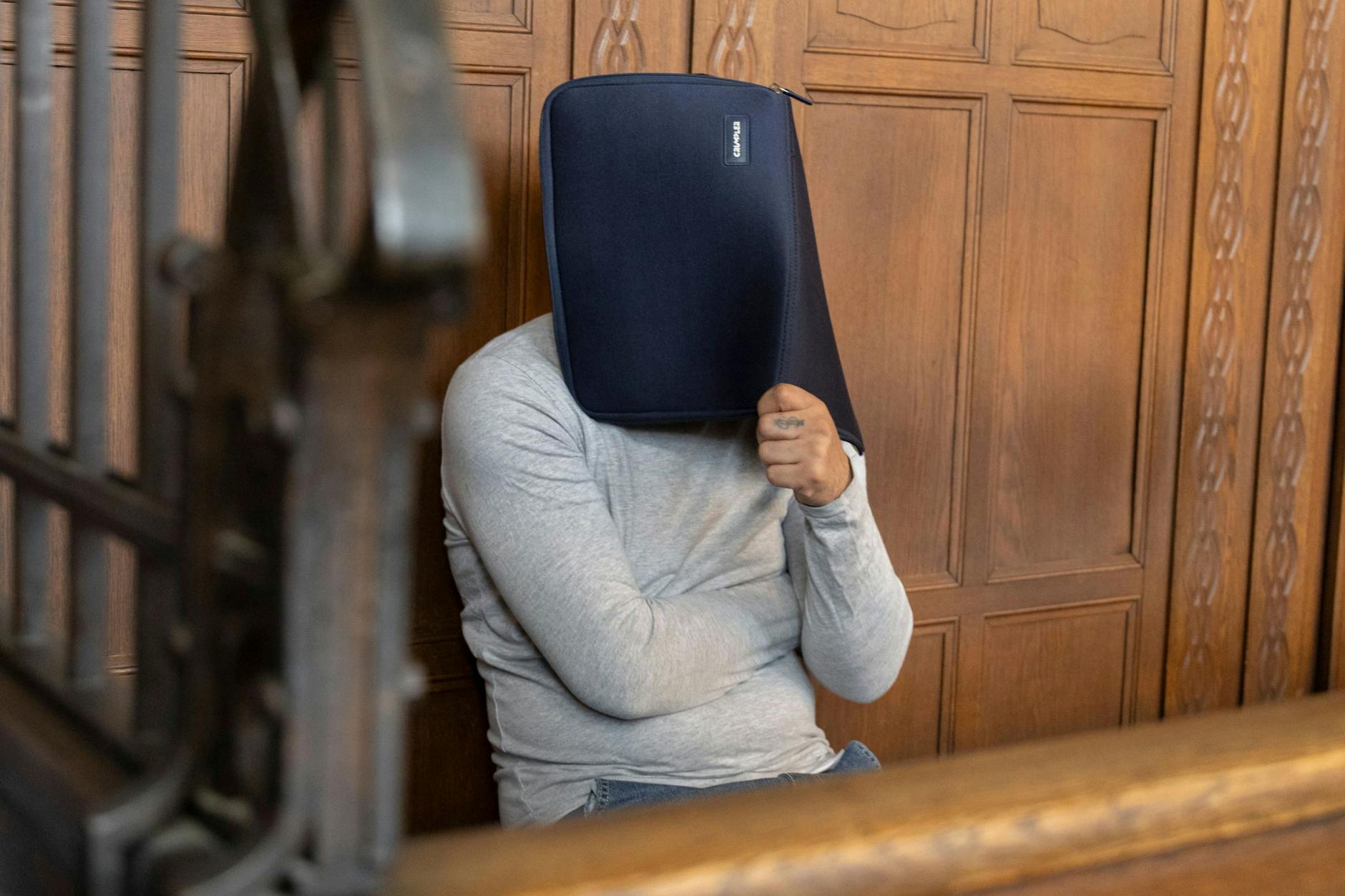 <strong></strong>Serien-Dieb Bouzian D. sitzt seit Mittwoch in Berlin vor Gericht. 