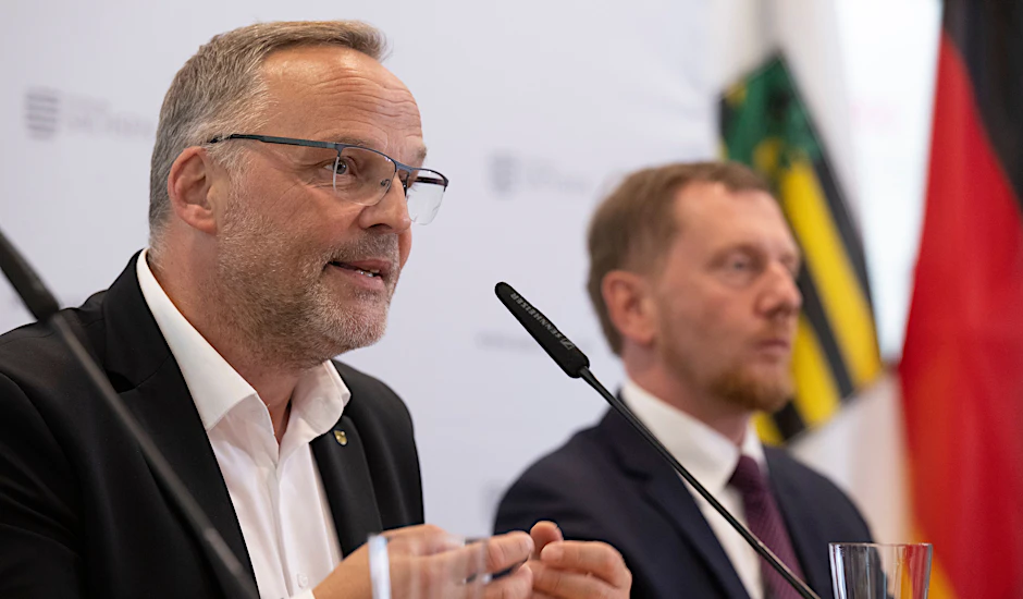Der sächsische Landrat Dirk Neubauer hat seinen Rücktritt angekündigt.