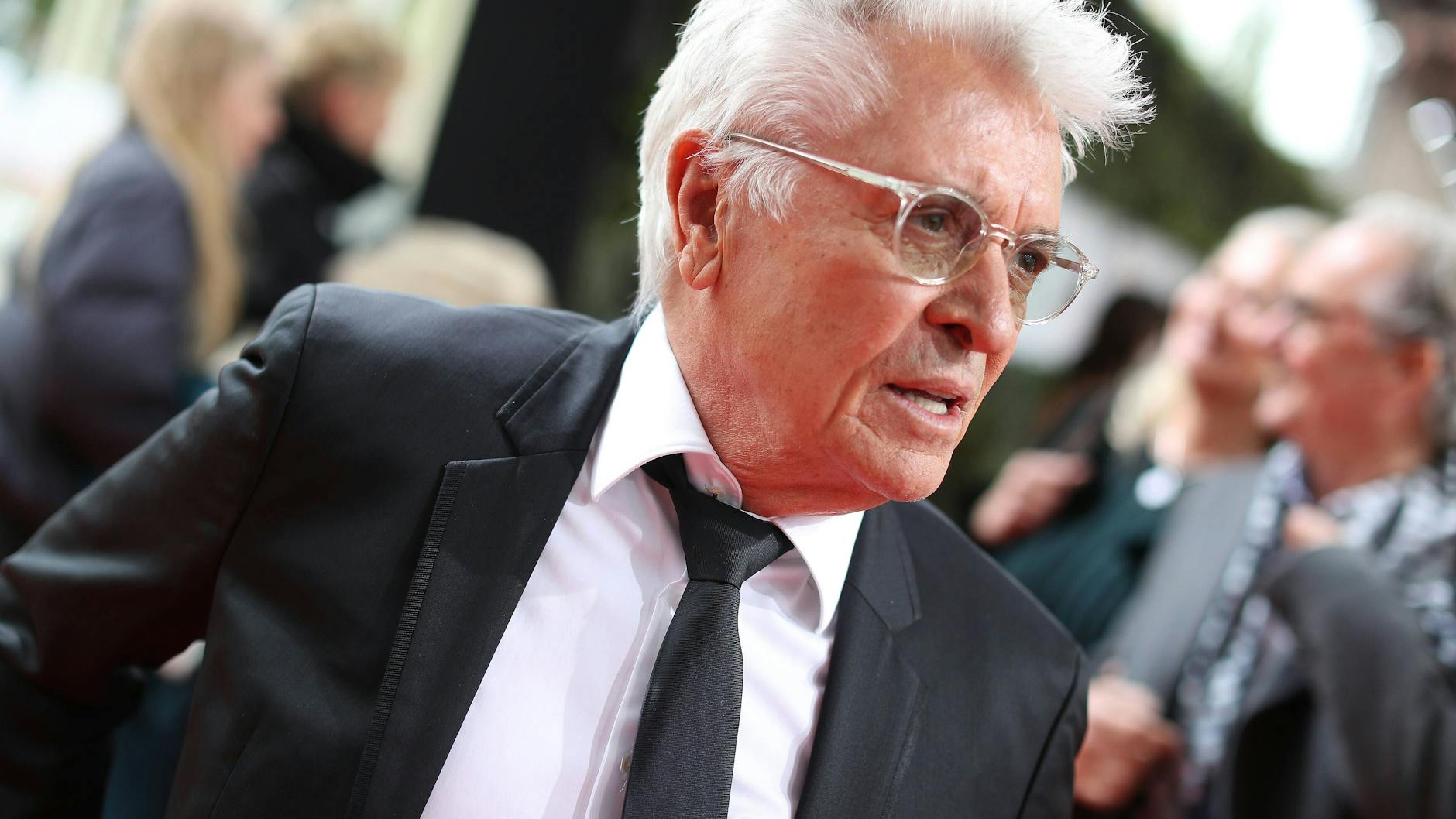 Henry Hübchen auf dem roten Teppich bei der Verleihung des Deutschen Filmpreises 2019 