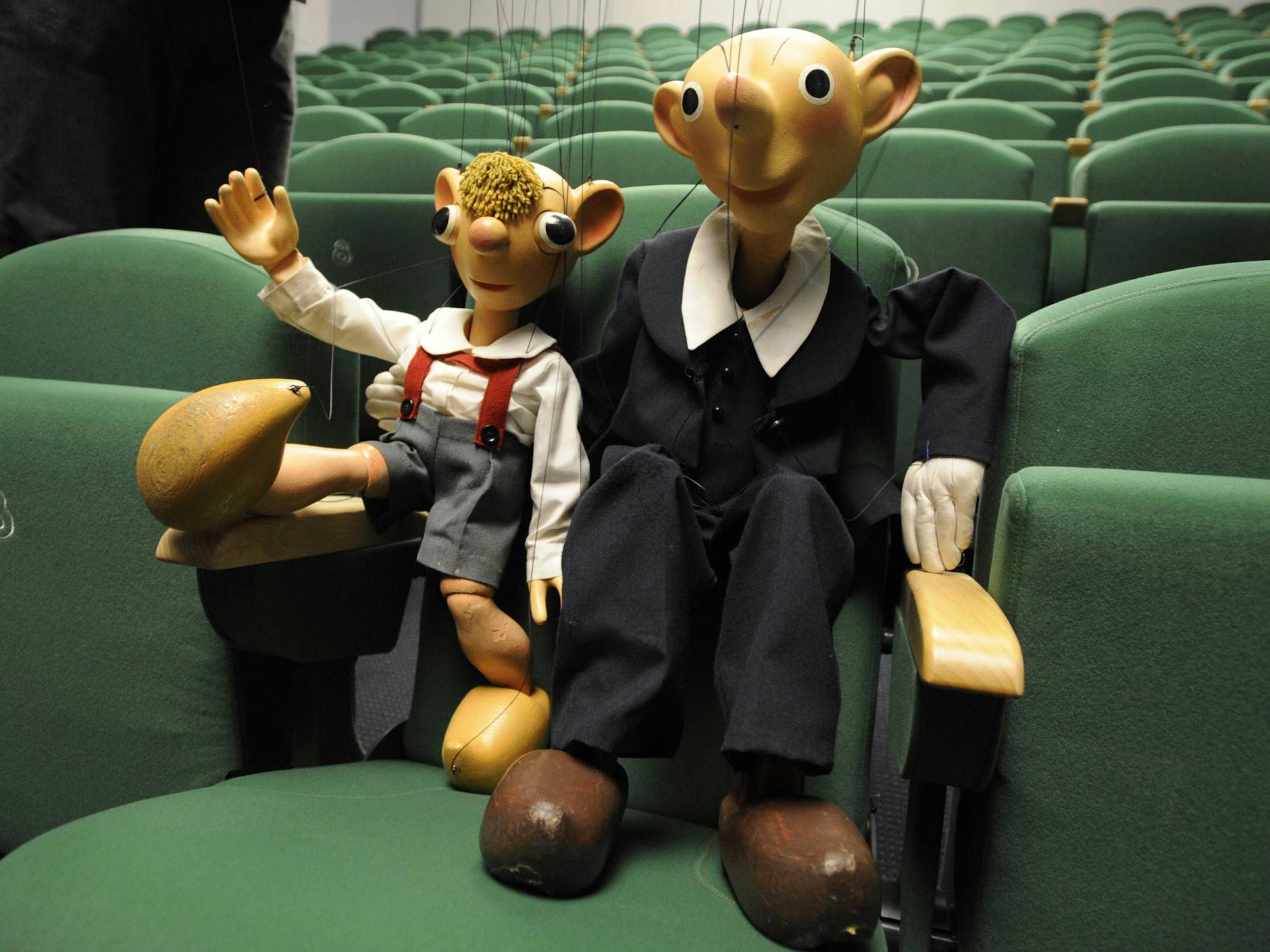 Sie waren echte Stars – nicht nur in der DDR: die Marionetten Spejbl und Hurvínek. Ihre Geschichten gab es im Fernsehen, als Hörspiel und – natürlich – auf der Puppenbühne.