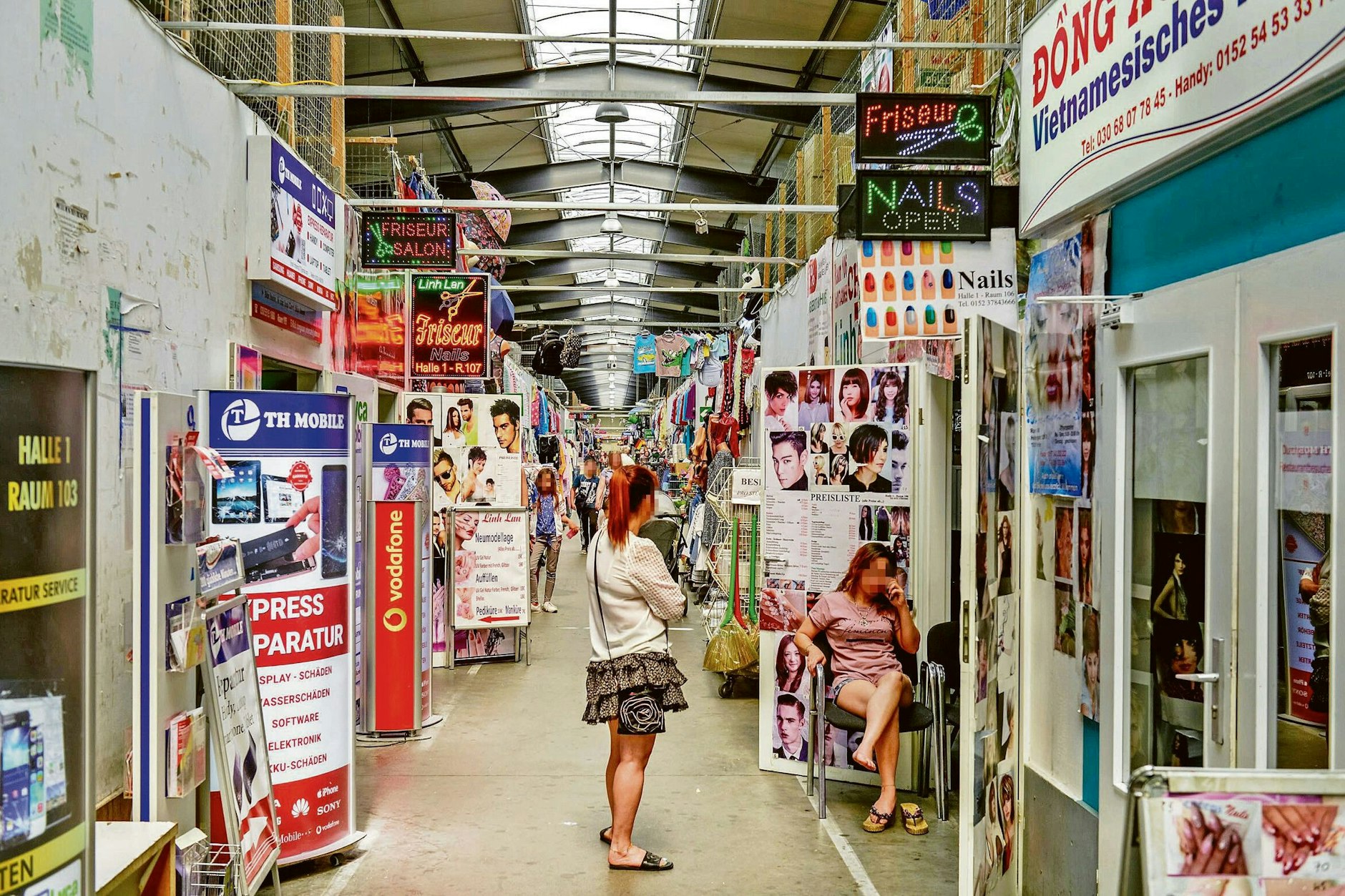 Gasse im Dong Xuan Center in der Herzbergstraße in Lichtenberg