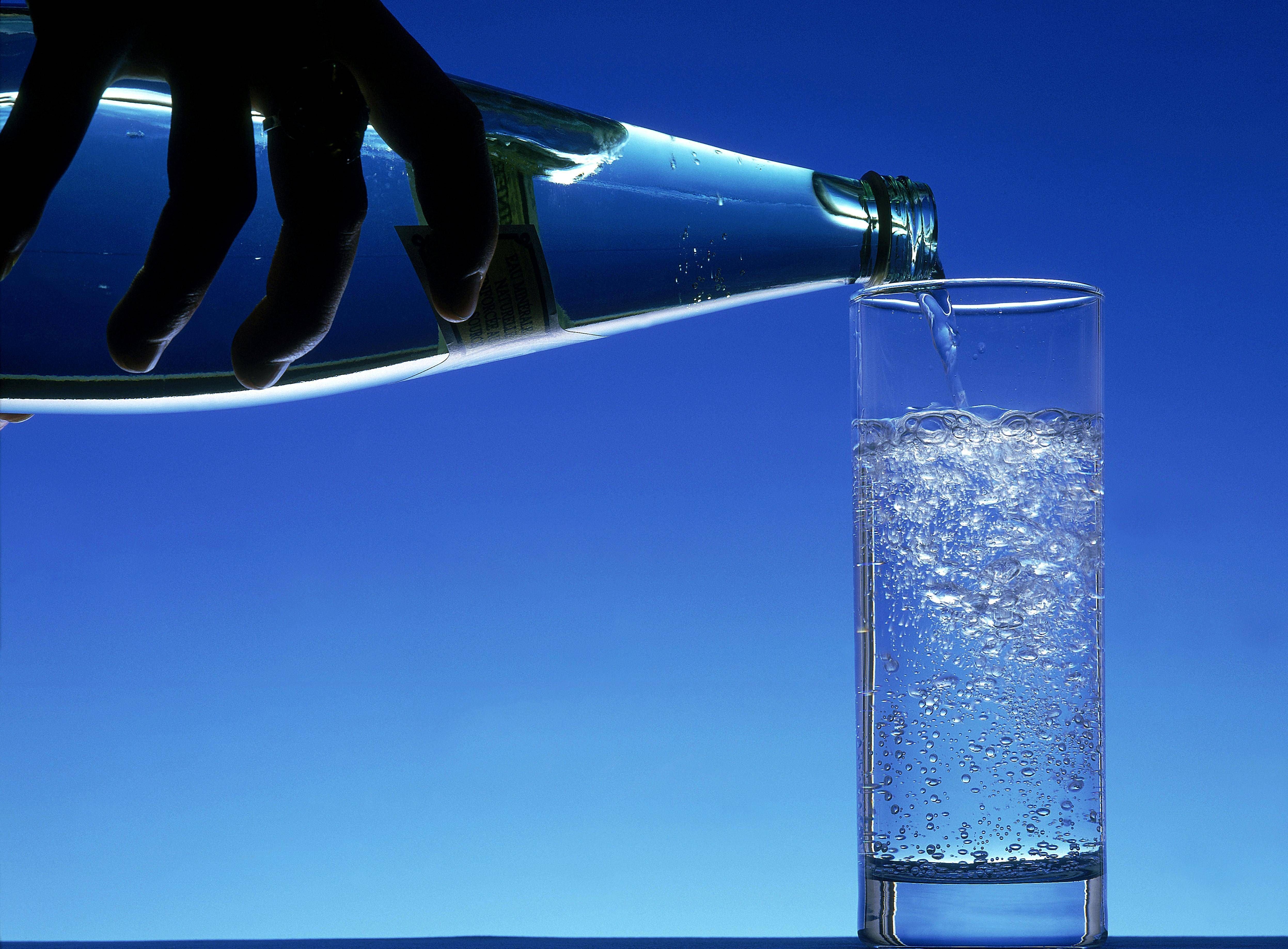 Mineralwasser im Test: Es sprudelt gute Noten