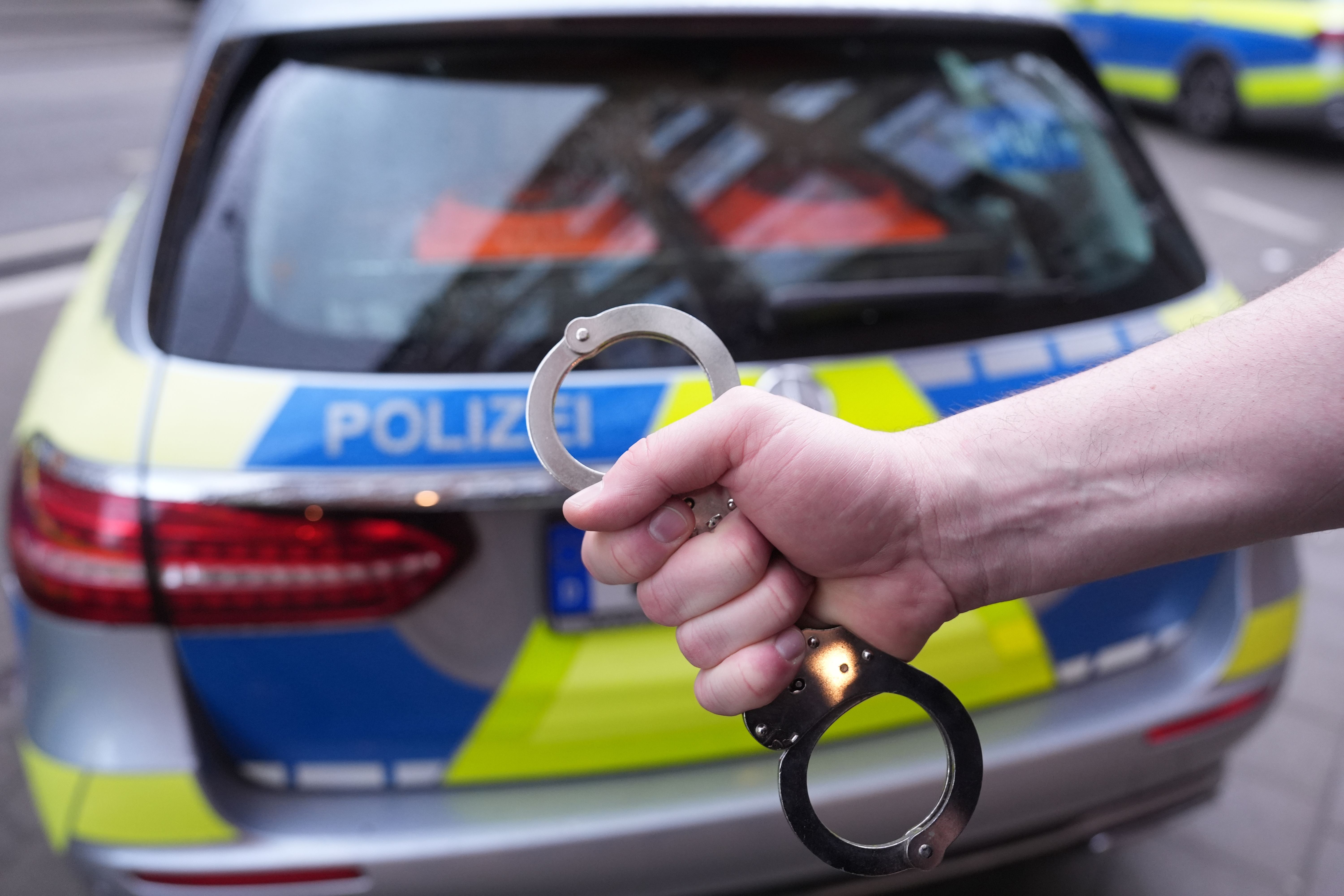 Mann nimmt Geisel in Hochhaus – Polizei stürmt das Gebäude