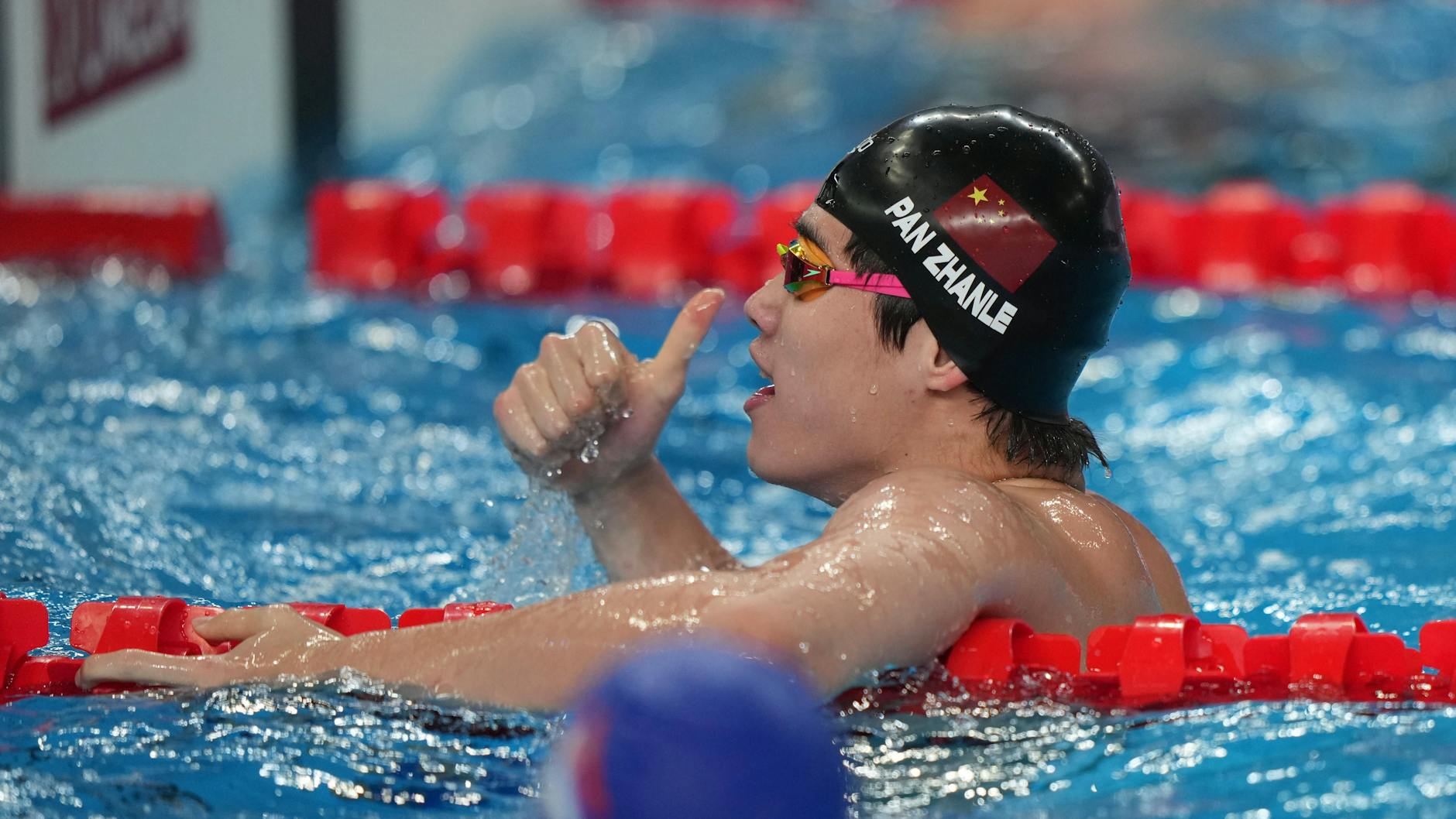 Der chinesische Weltklasseschwimmer Pan Zhanle hätte gegen den Fischotter keine Chance.